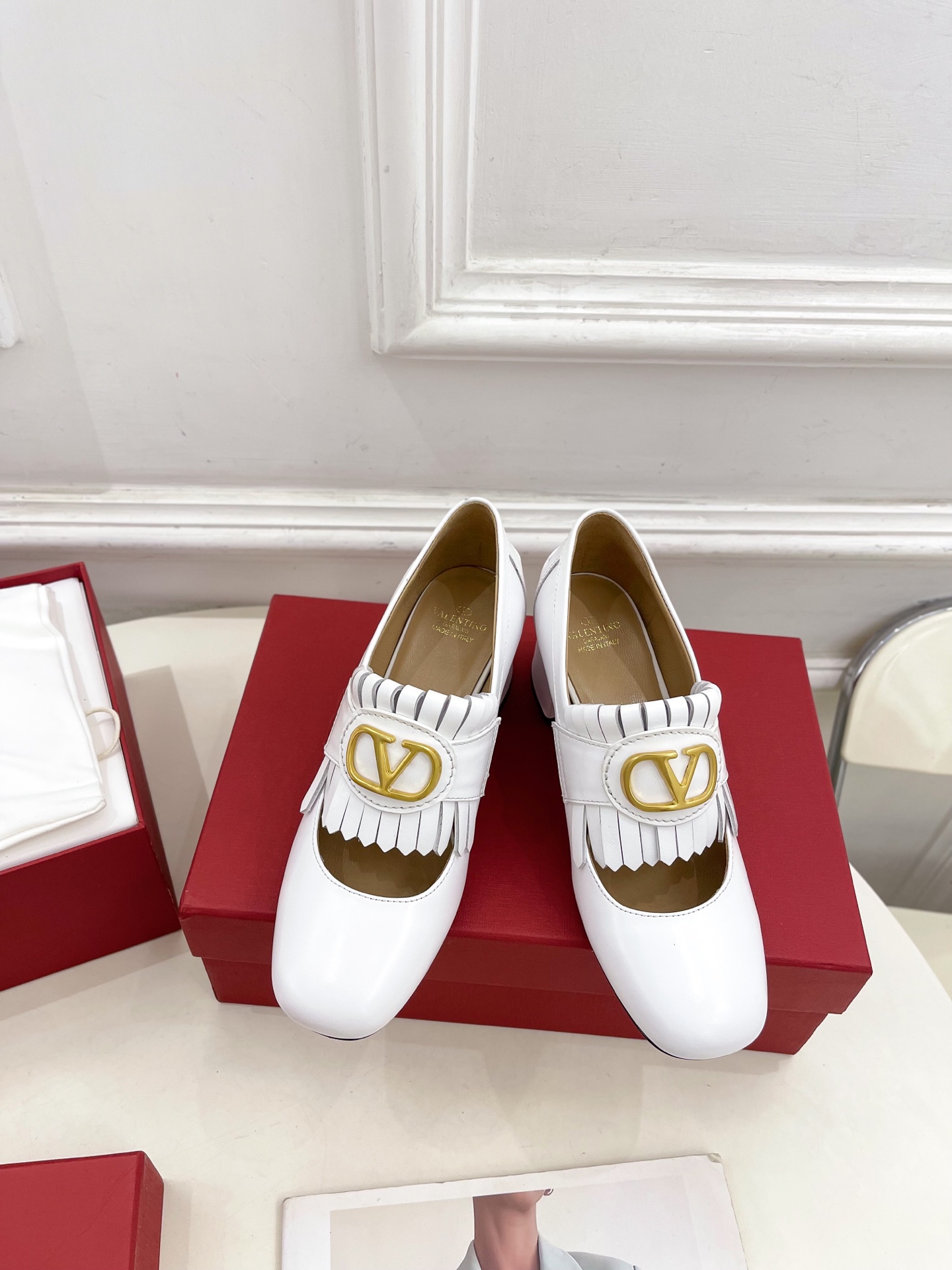 Valentino 발렌티노 V 버클 태슬 펀칭 구두 신발