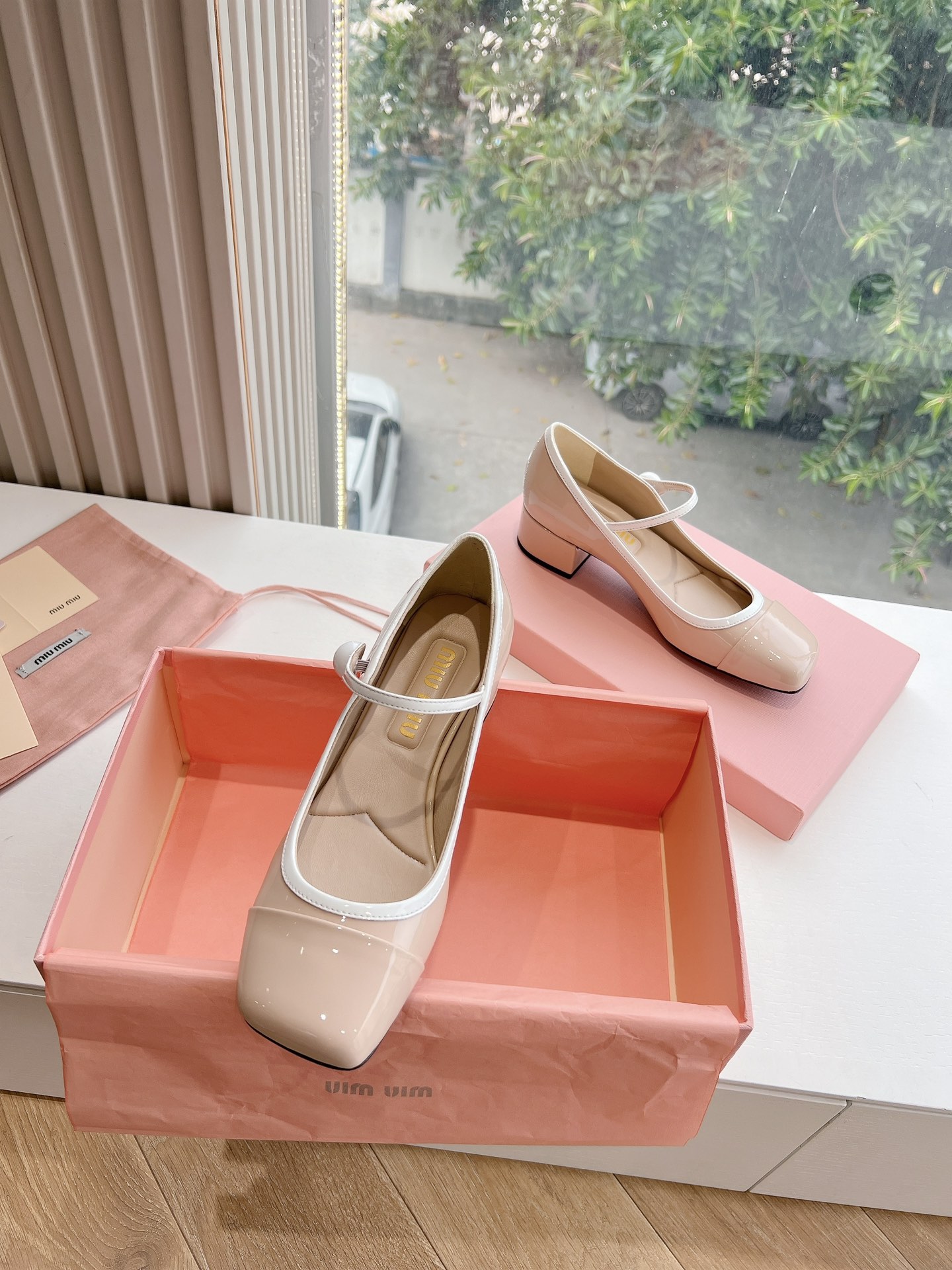 miumiu 미우미우 통굽 플랫 슈즈 단화 신발
