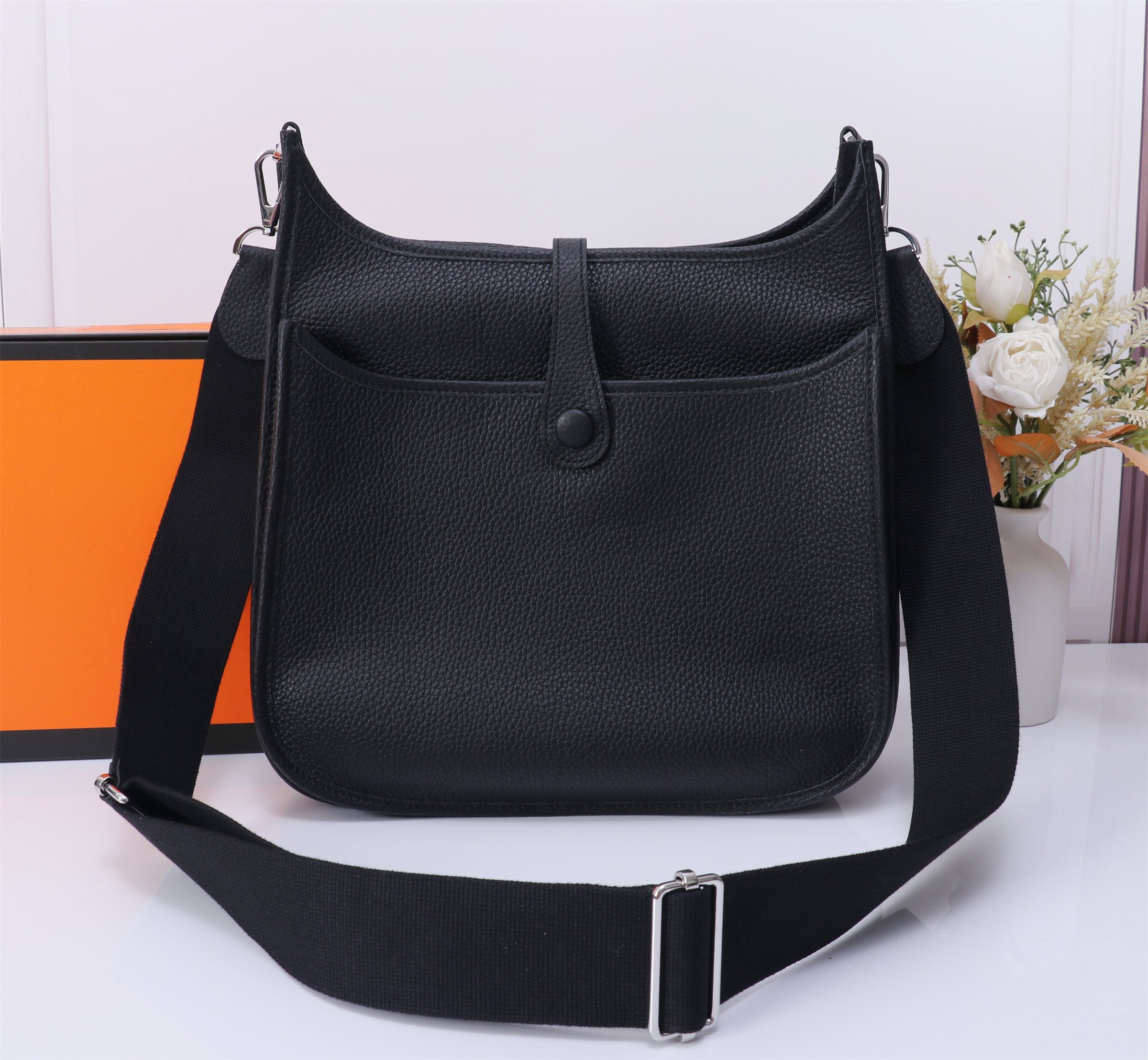 HERMES 에르메스 크로스백 실버 가방