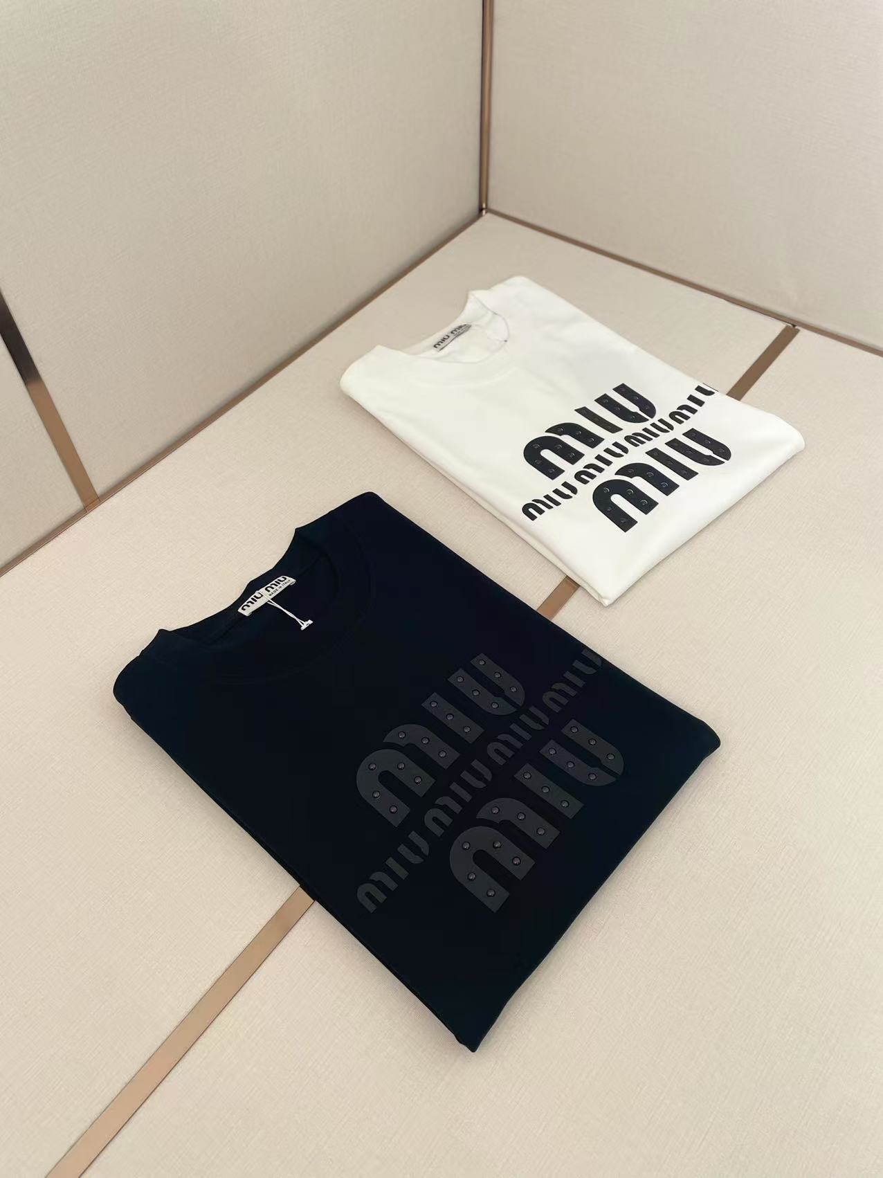 miumiu 미우미우 반팔 티셔츠 의류