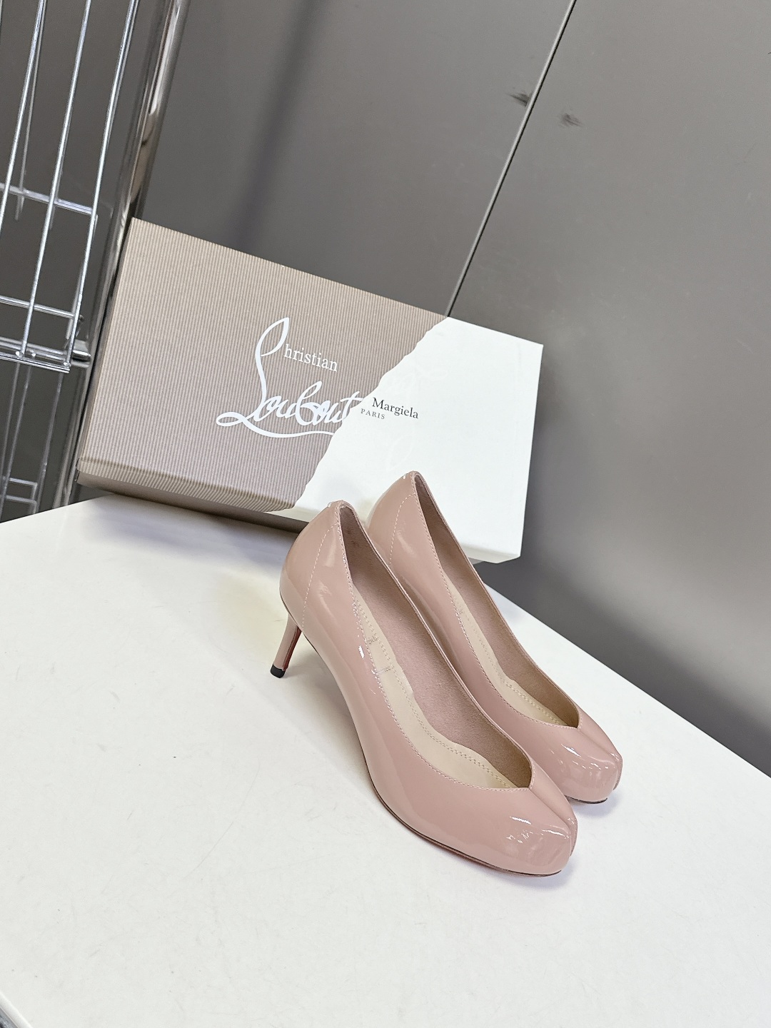 크리스찬 루부탱 X 메종 마르지엘라 힐 구두 신발
