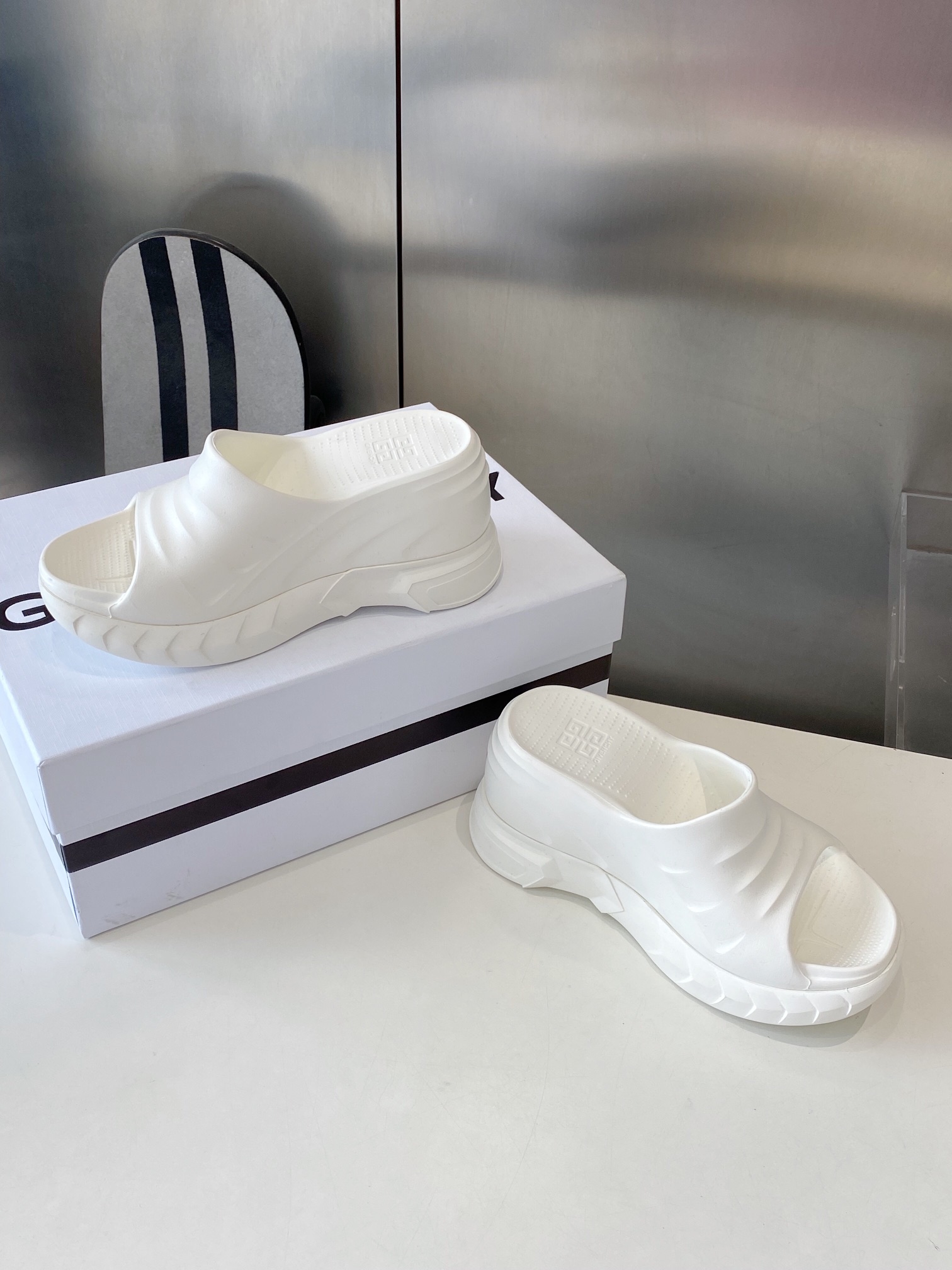 GIVENCHY 지방시 슬리퍼 샌들 신발