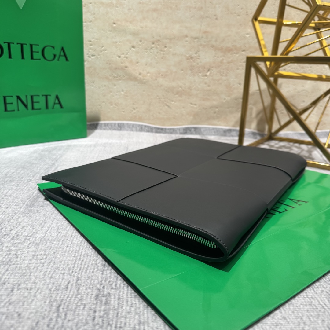 Bottega Veneta BV 보테가베네타 그레이 컬러 클러치백 가방