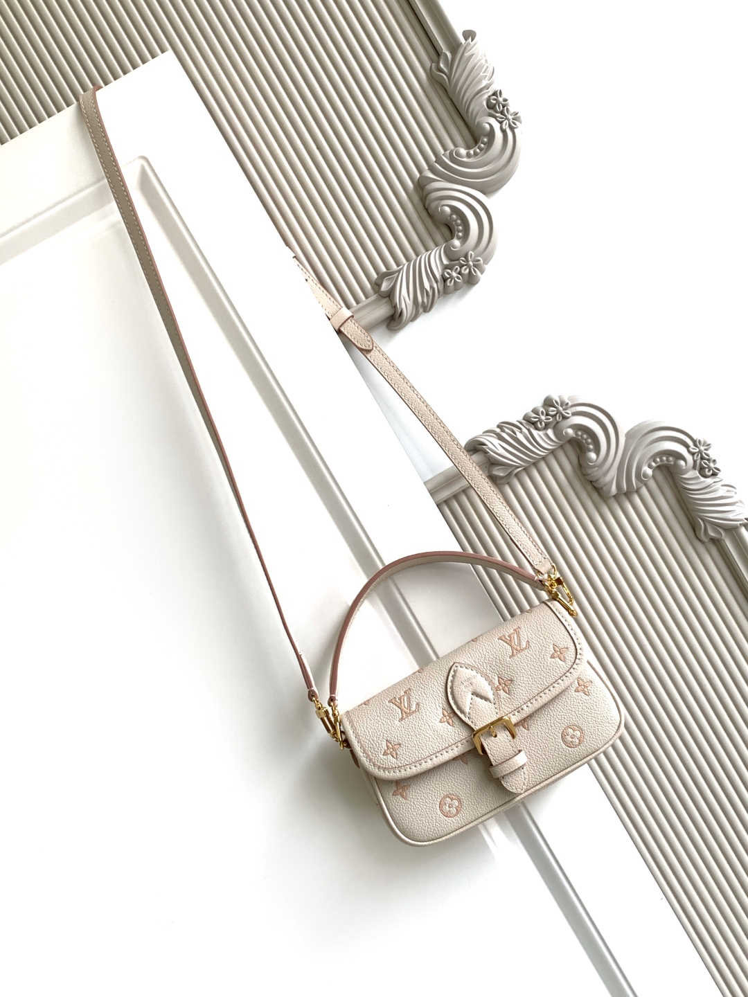 LV 루이비통 Nano Diane (나노 디안) 핸드백 가방