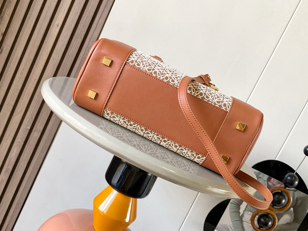 Loewe 로에베 아마조나 28 나파 가죽백 가방