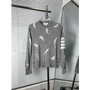 Thom Browne 톰브라운 신상 깃털 자수 울 니트 의류