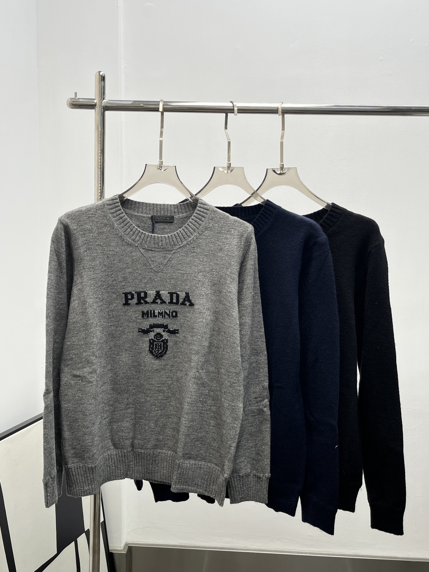 Prada 프라다 로고 자수 니트 의류