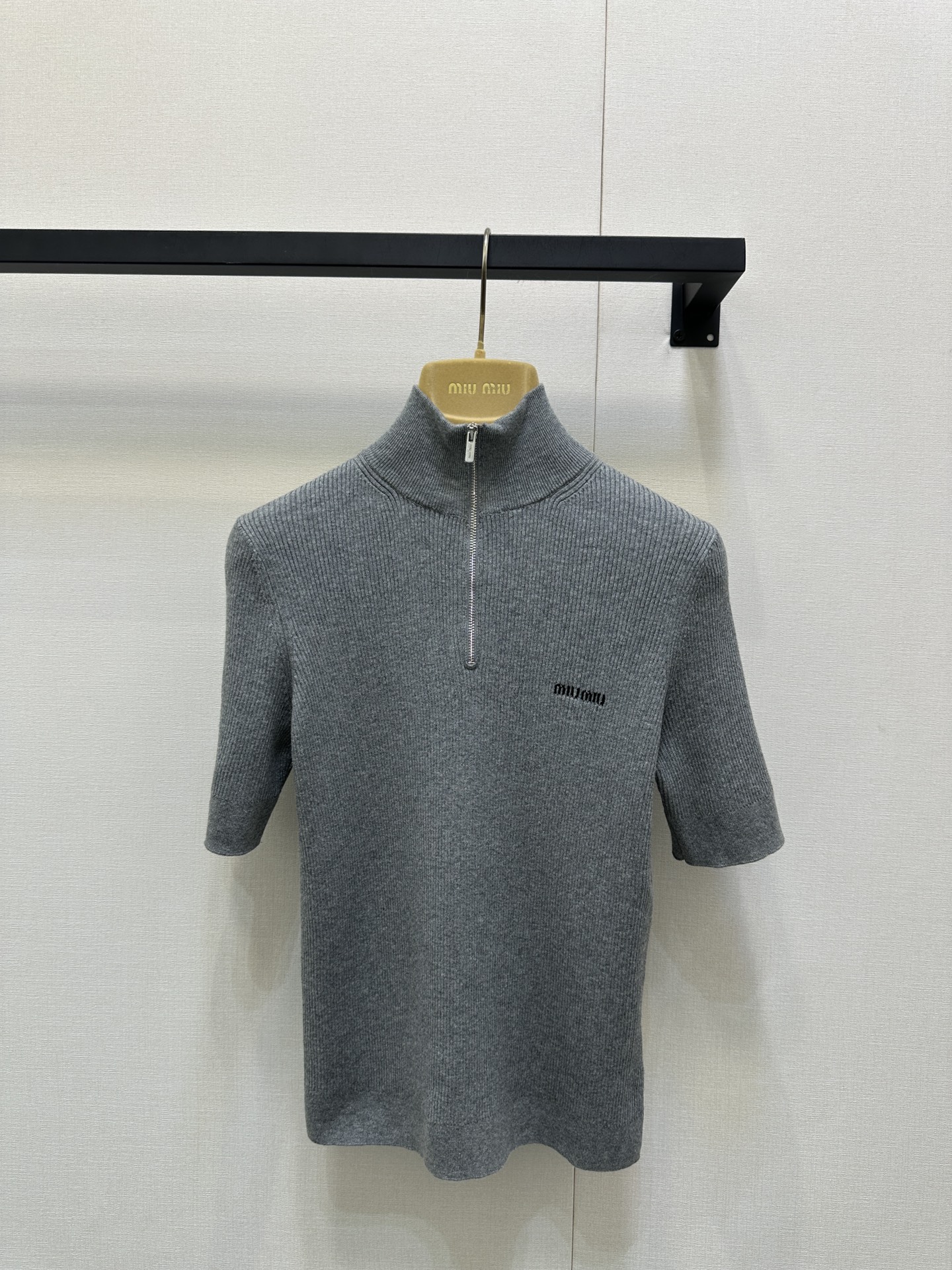 MiuMiu 미우미우 반지퍼 하이넥 니트 반팔 의류