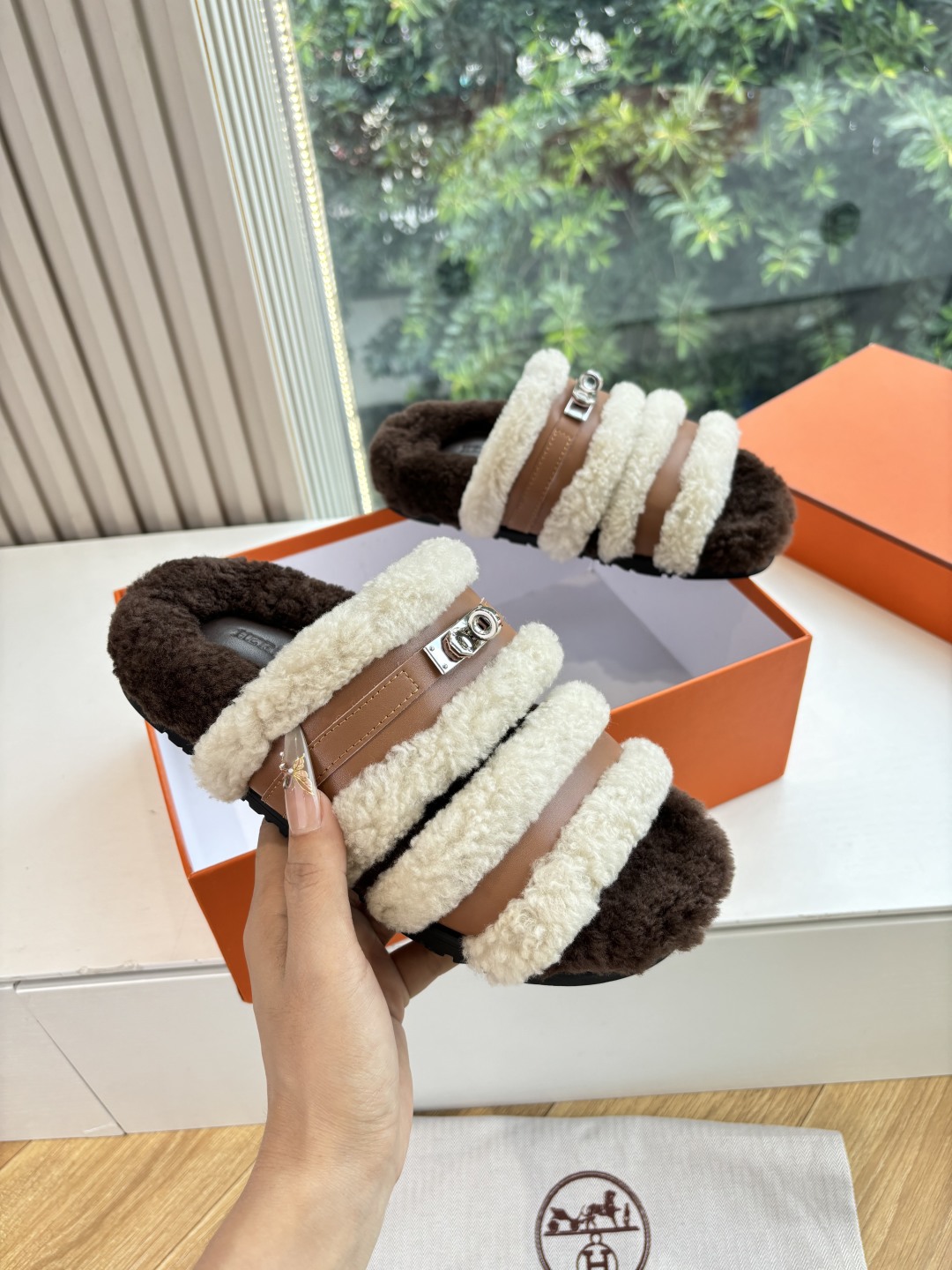 HERMES 에르메스 양털 퍼 슬리퍼 신발