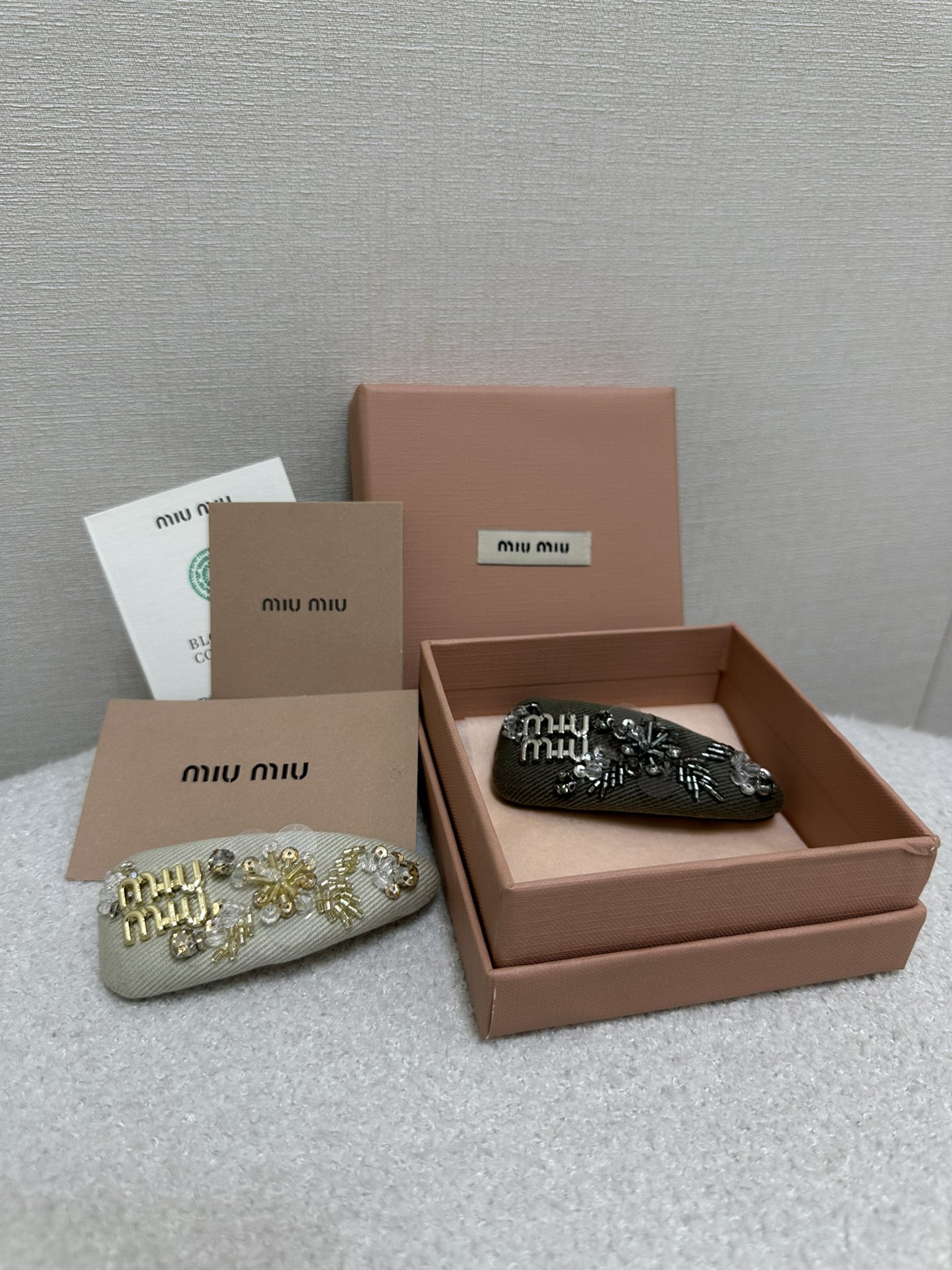 miumiu 미우미우 장식 머리핀