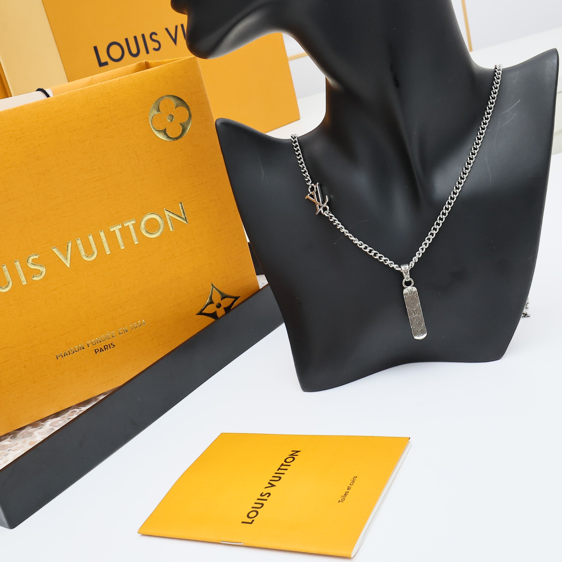 LV 루이비통 목걸이 악세사리