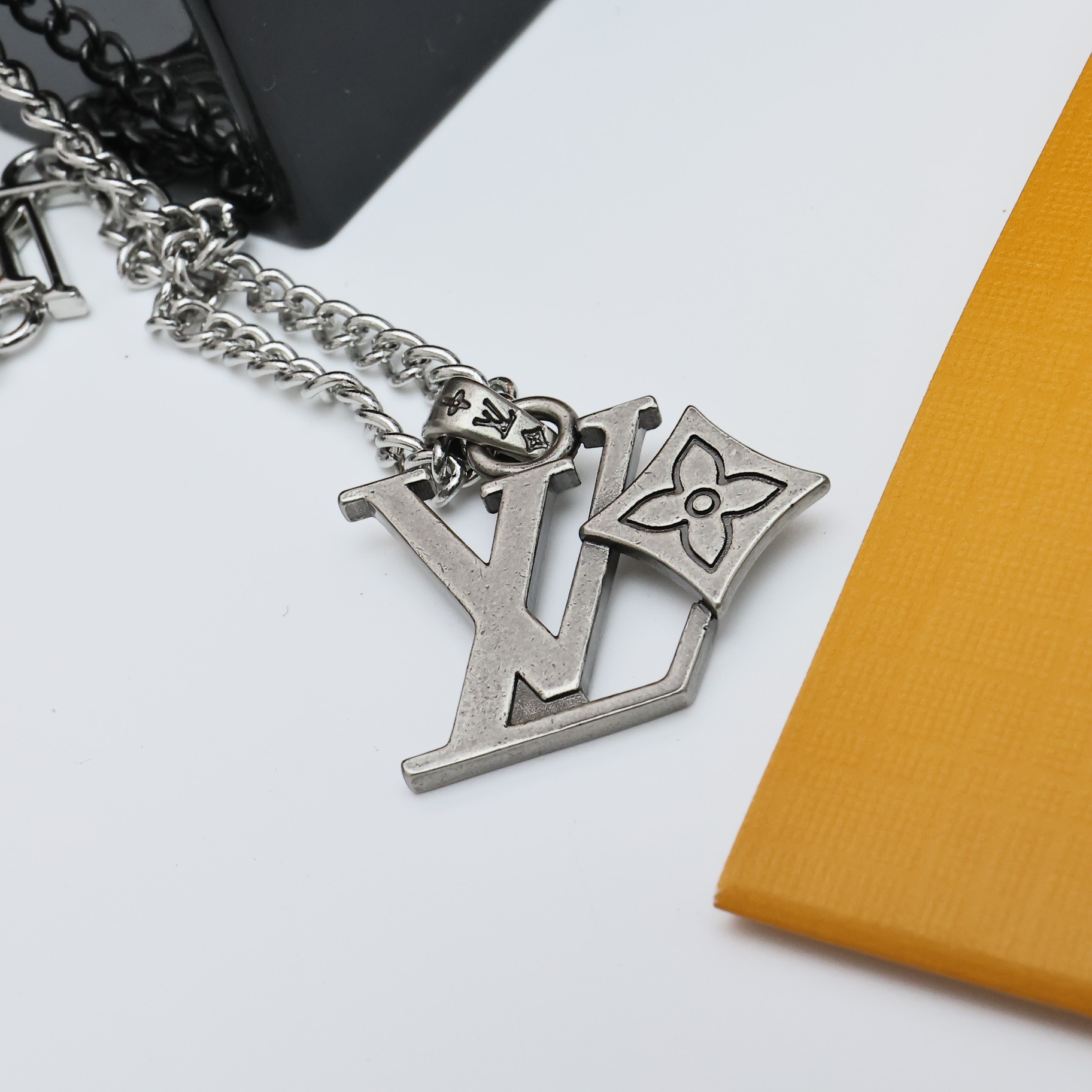 LV 루이비통 플라워 장식 목걸이 악세사리