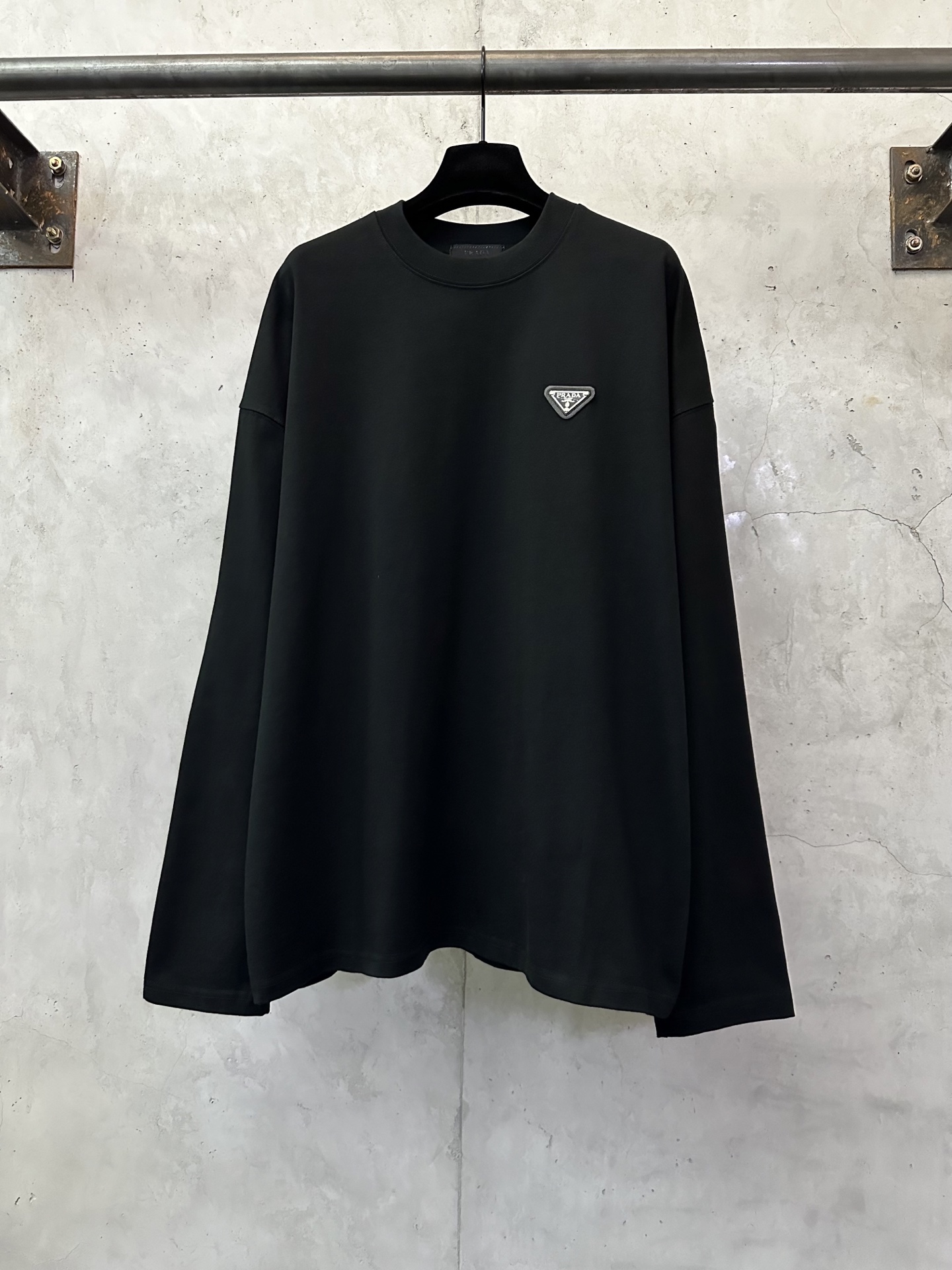 Prada 프라다 가죽 로고 라벨 크루넥 긴팔 티셔츠 의류