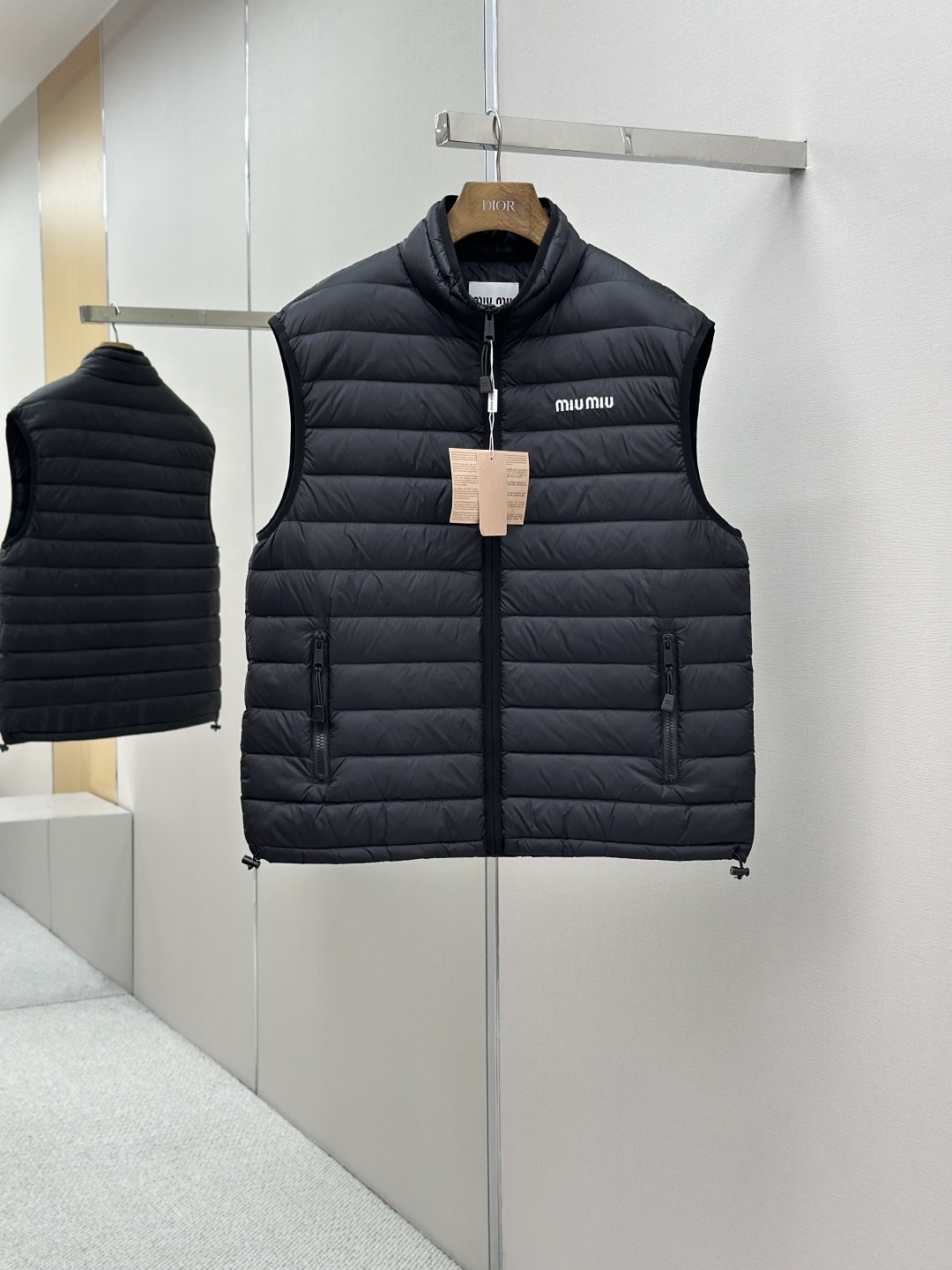 MIUMIU 미우미우 자수 장식 다운 베스트 패딩 조끼 의류