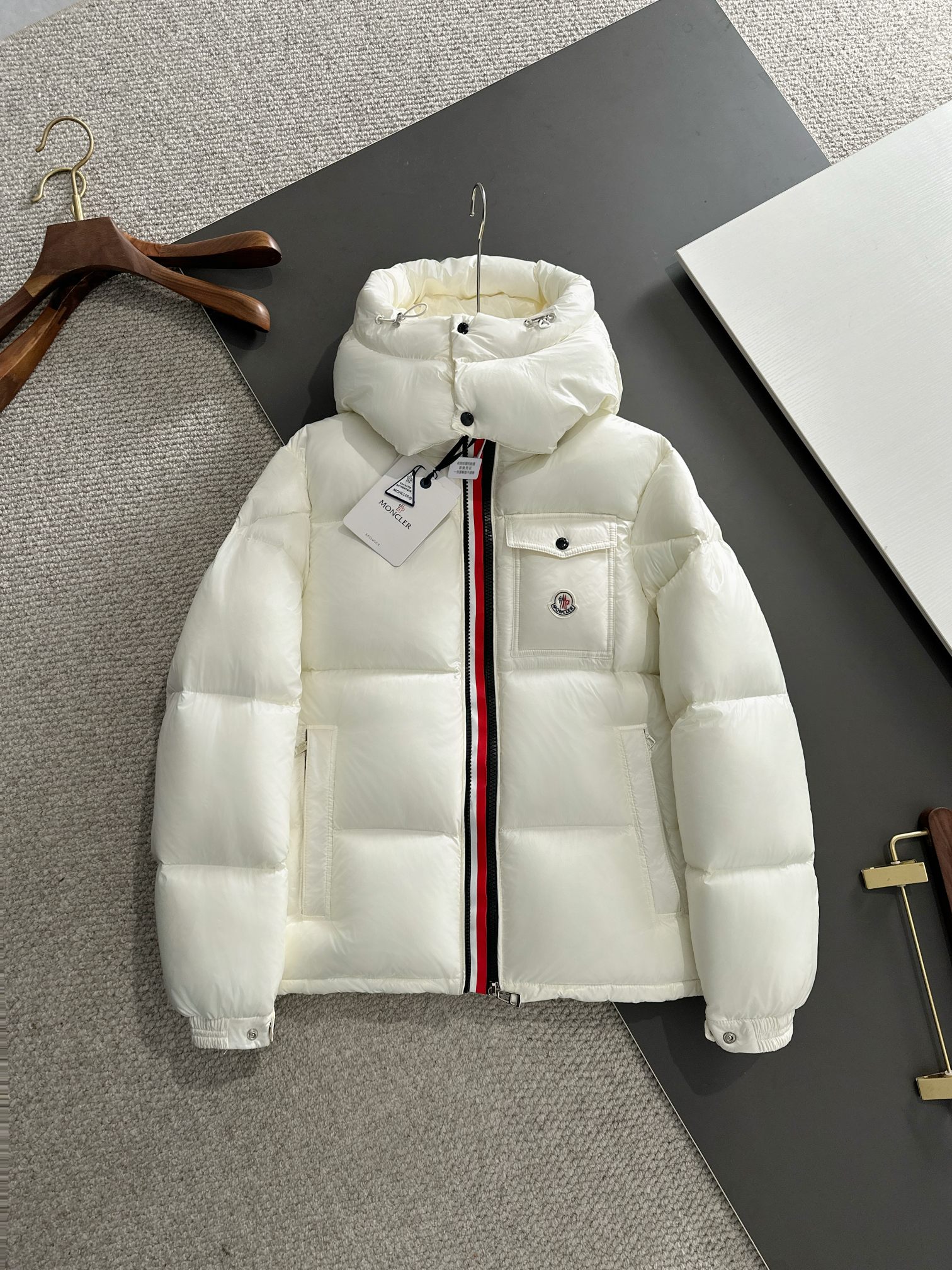 MONCLER 몽클레어 몽클레르 삼색 스트라이프 클래식 패딩 점퍼 의류