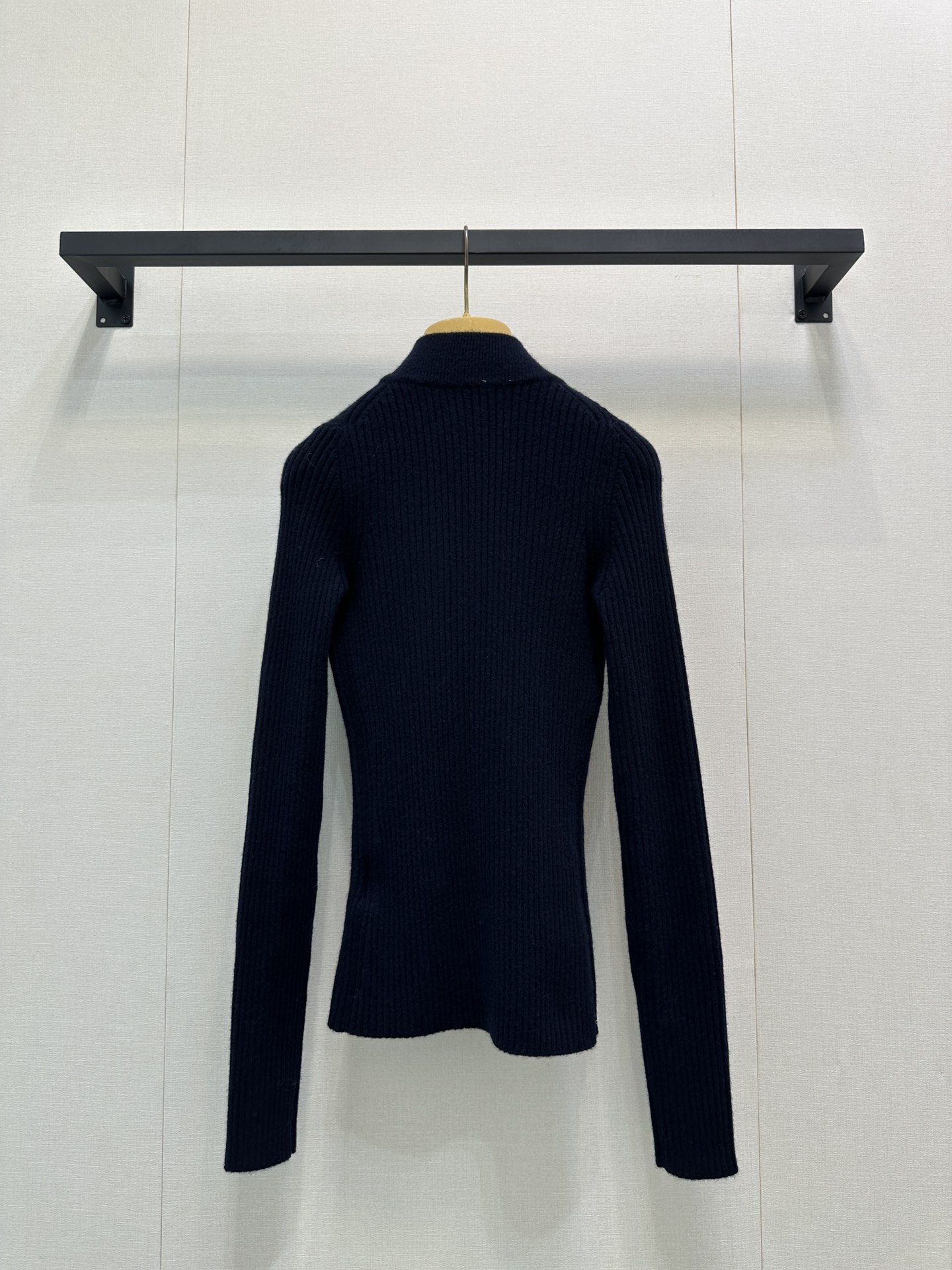 miumiu 미우미우 레터 로고 립넥 가죽 패치 집업 가디건 의류