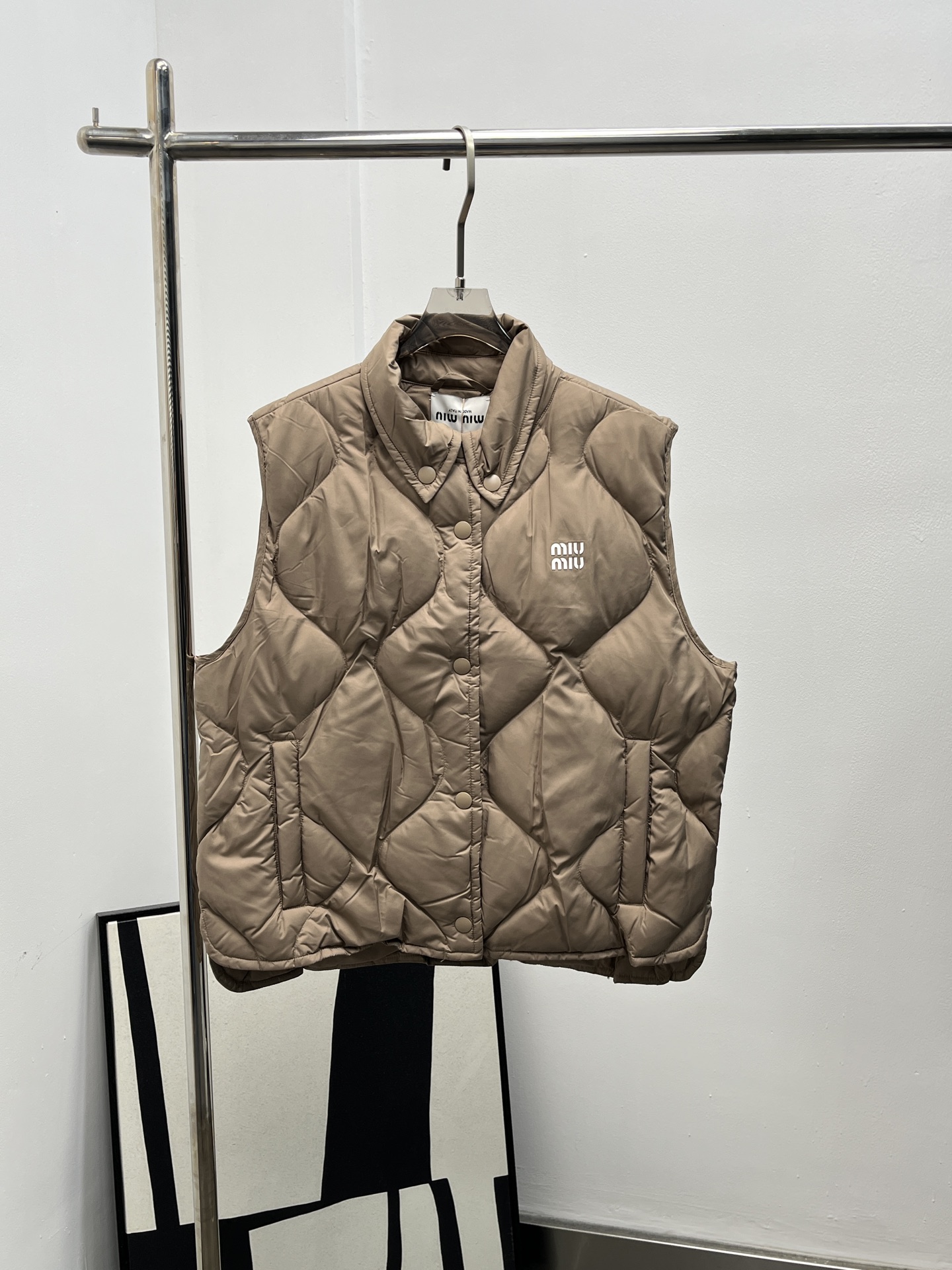 miumiu 미우미우 클래식 다운 베스트 패딩 조끼 의류