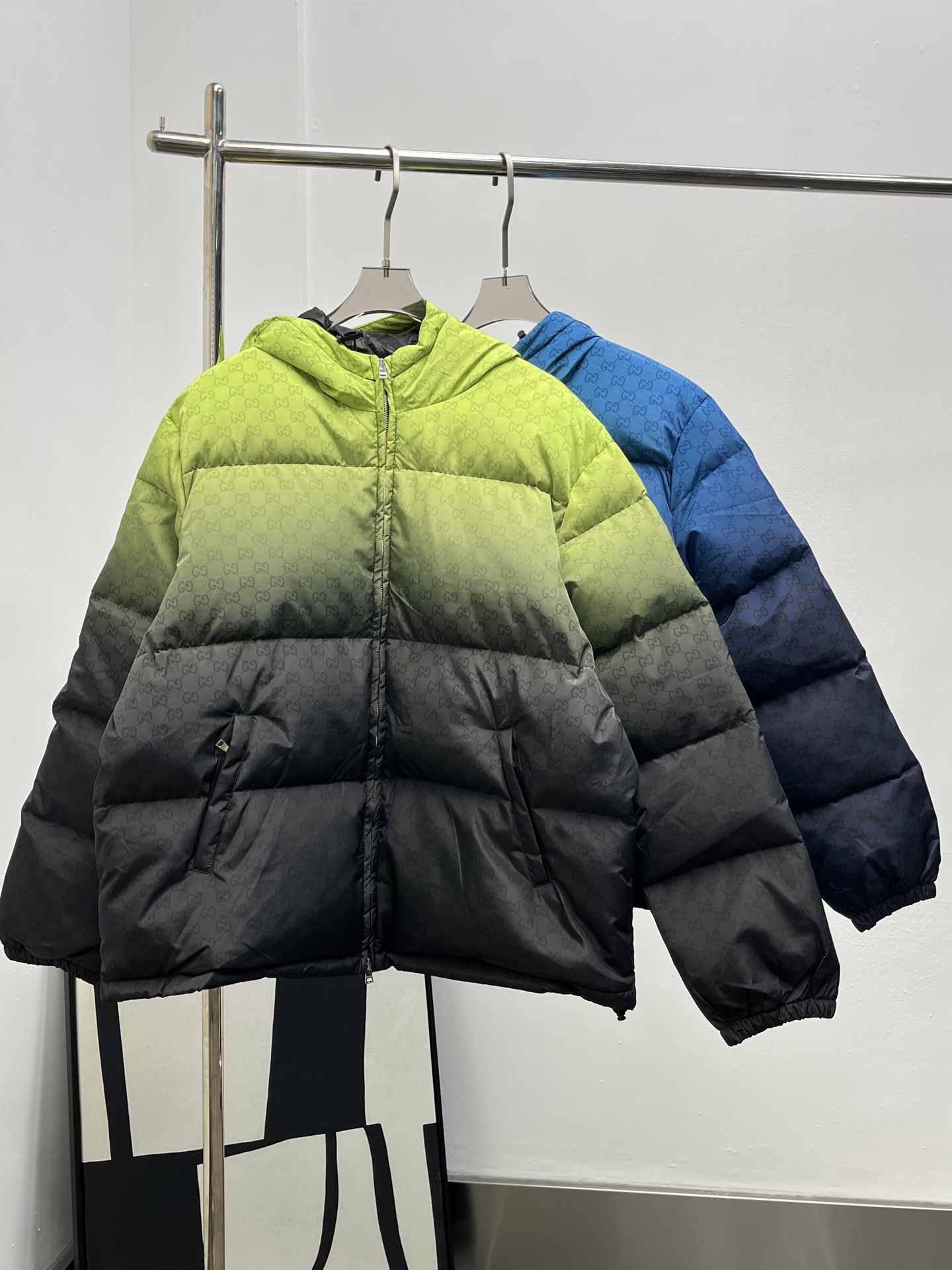 Gucci 구찌 커스텀 풀 프린트 레터링 자카드 그라데이션 후드 다운 재킷 패딩 점퍼 의류