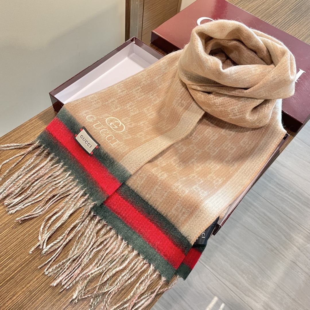 Gucci 구찌 클래식 GG 로고 머플러 목도리