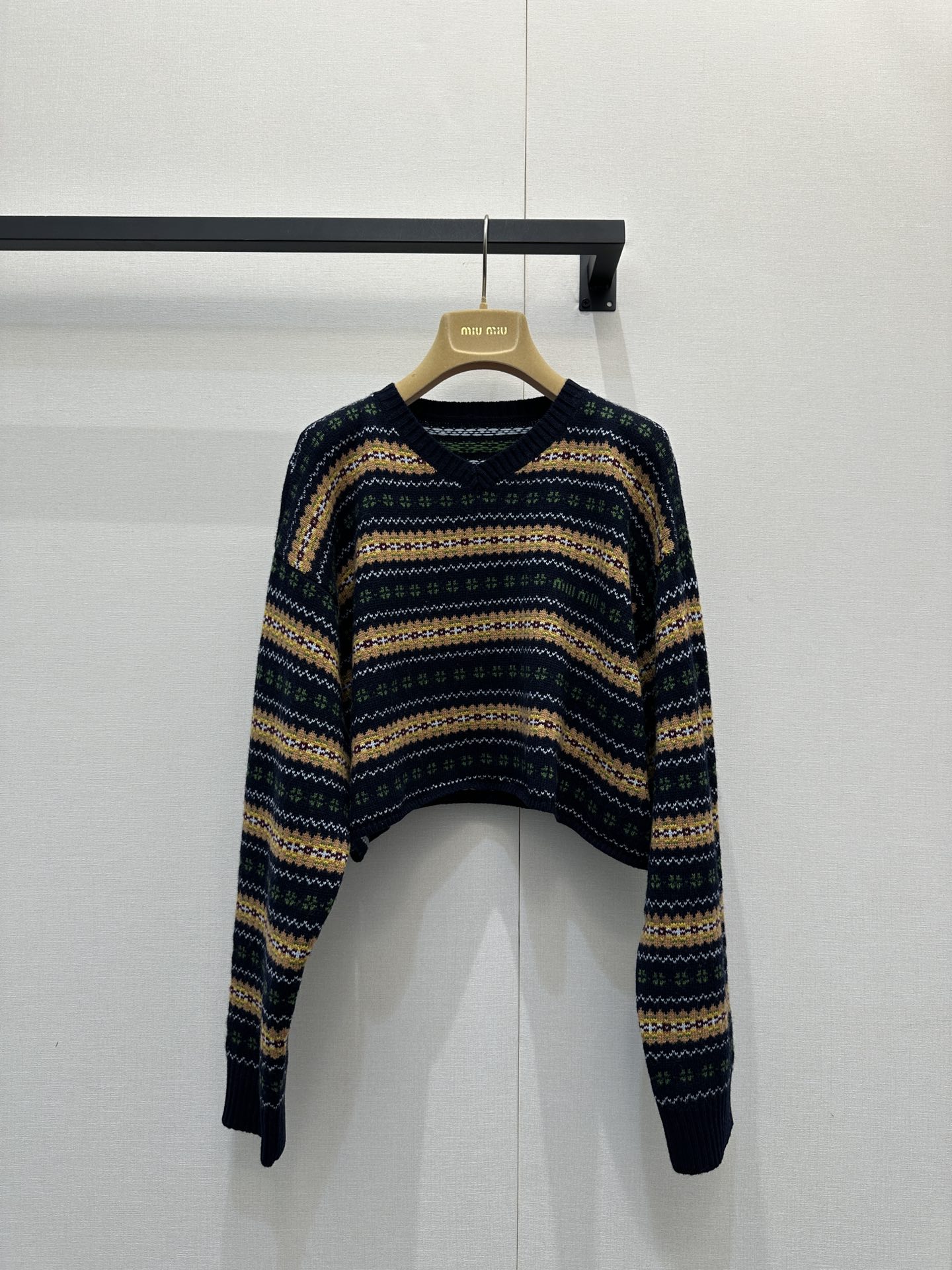 miumiu 미우미우 스코틀랜드풍 울 브이넥 크롭 니트 의류