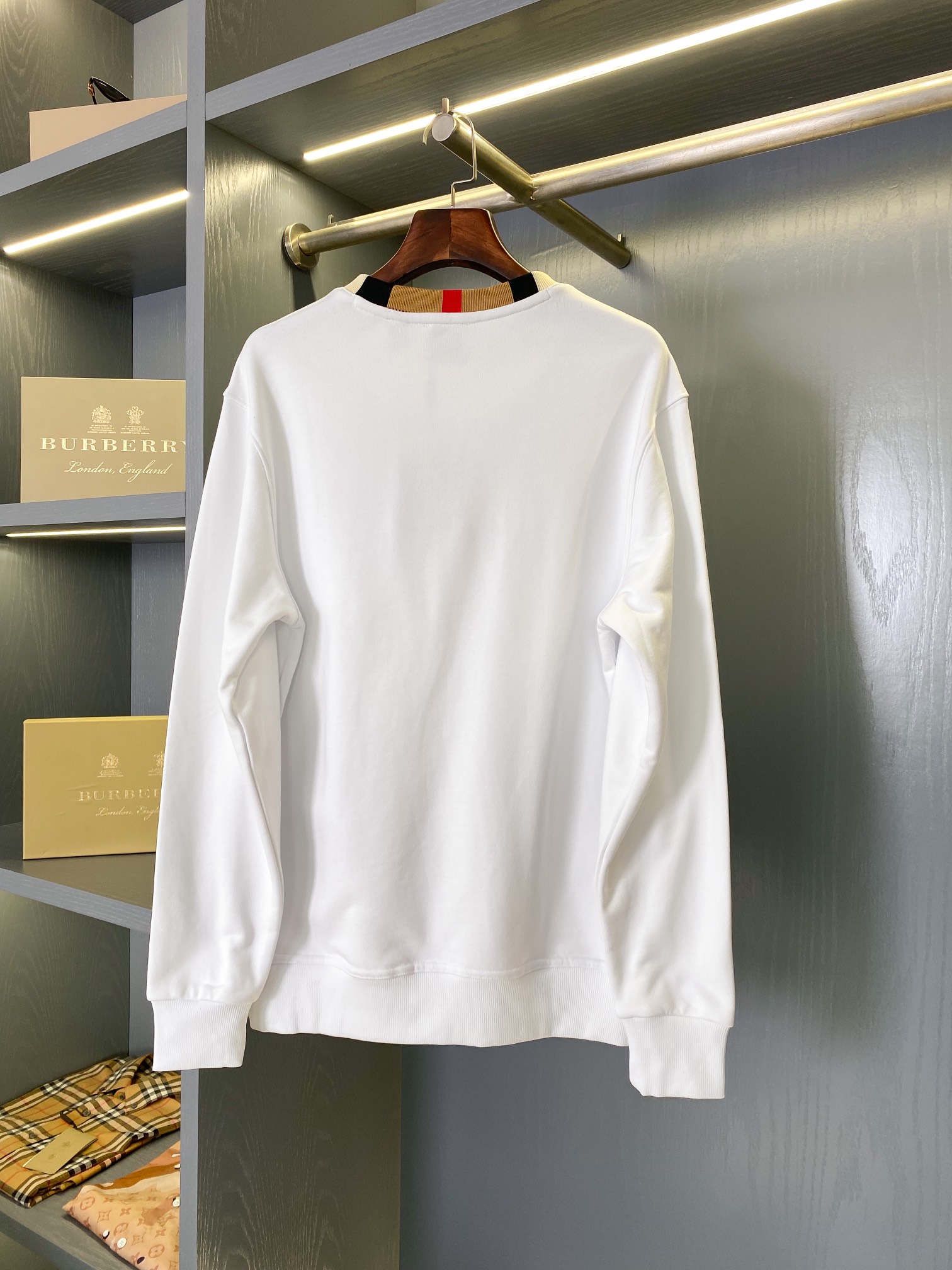 Burberry BBR 버버리 마이크로 로고 체크 패치 코튼 크루넥 스웨트셔츠 맨투맨 티셔츠 의류