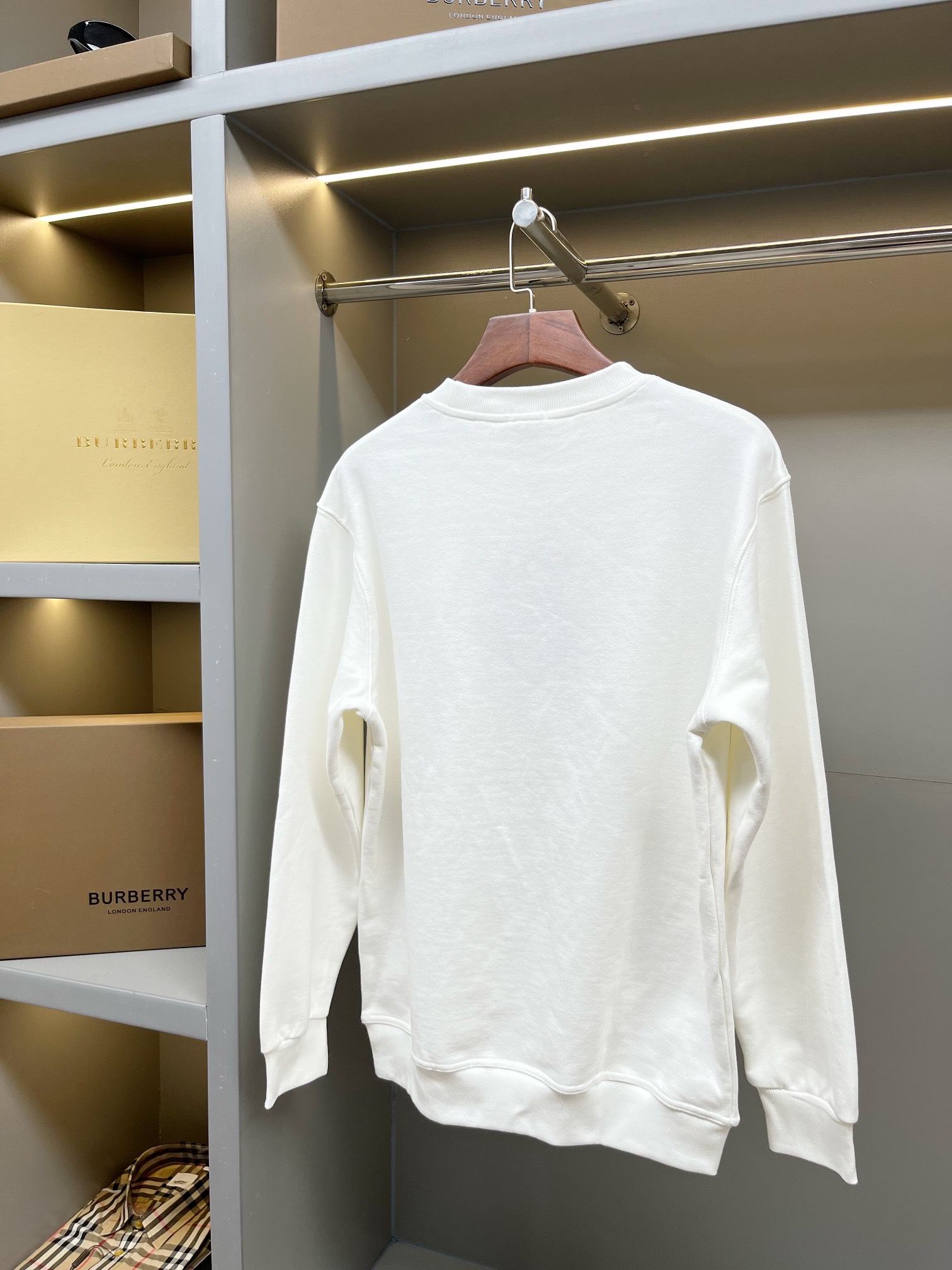 Burberry BBR 버버리 플록(Flocked) 자수 코튼 라운드넥 스웨트셔츠 맨투맨 티셔츠 의류