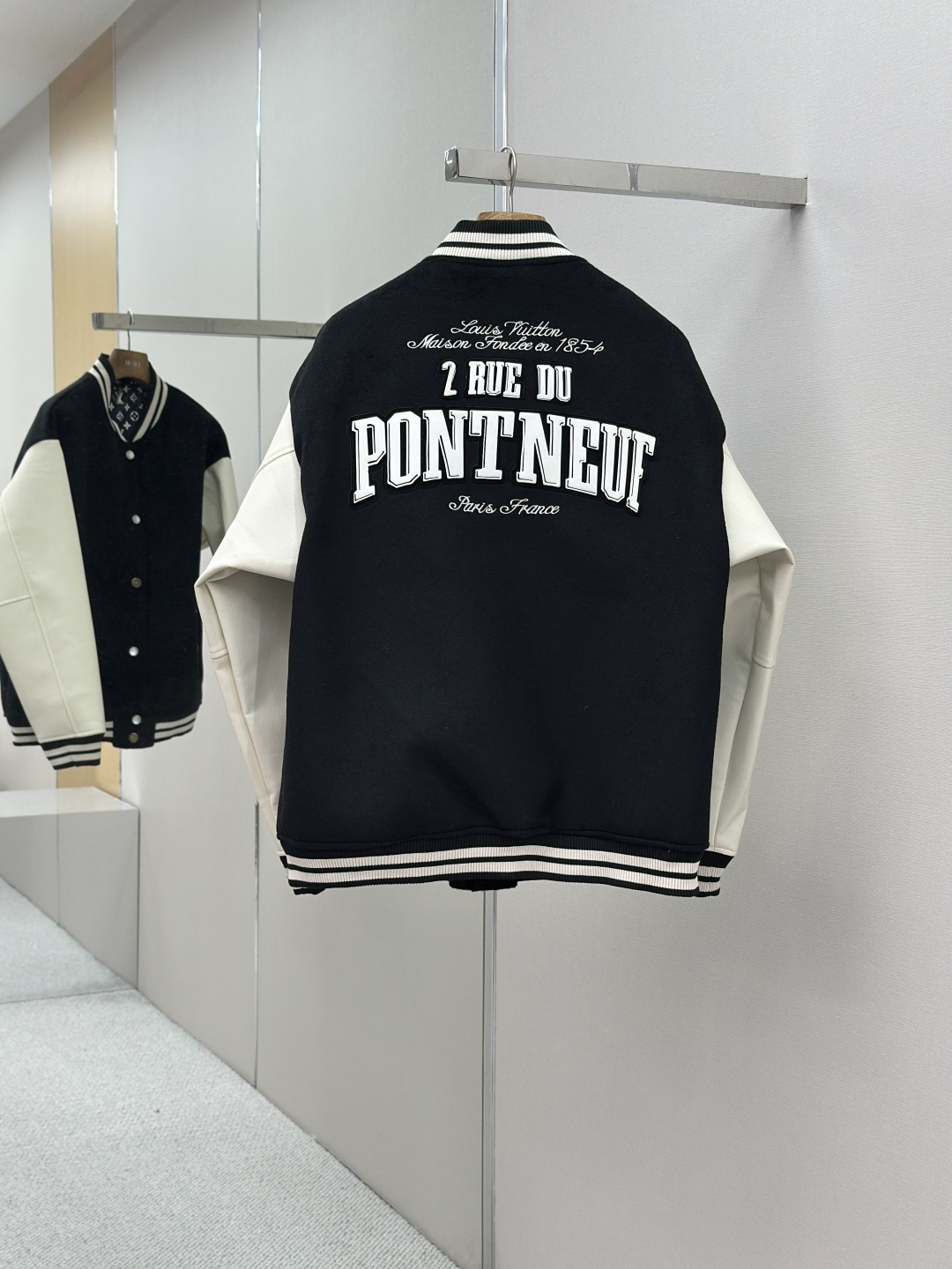 LV 루이비통 가죽+울 혼방 배색 싱글버튼 바시티 자켓 야구 점퍼 재킷 의류