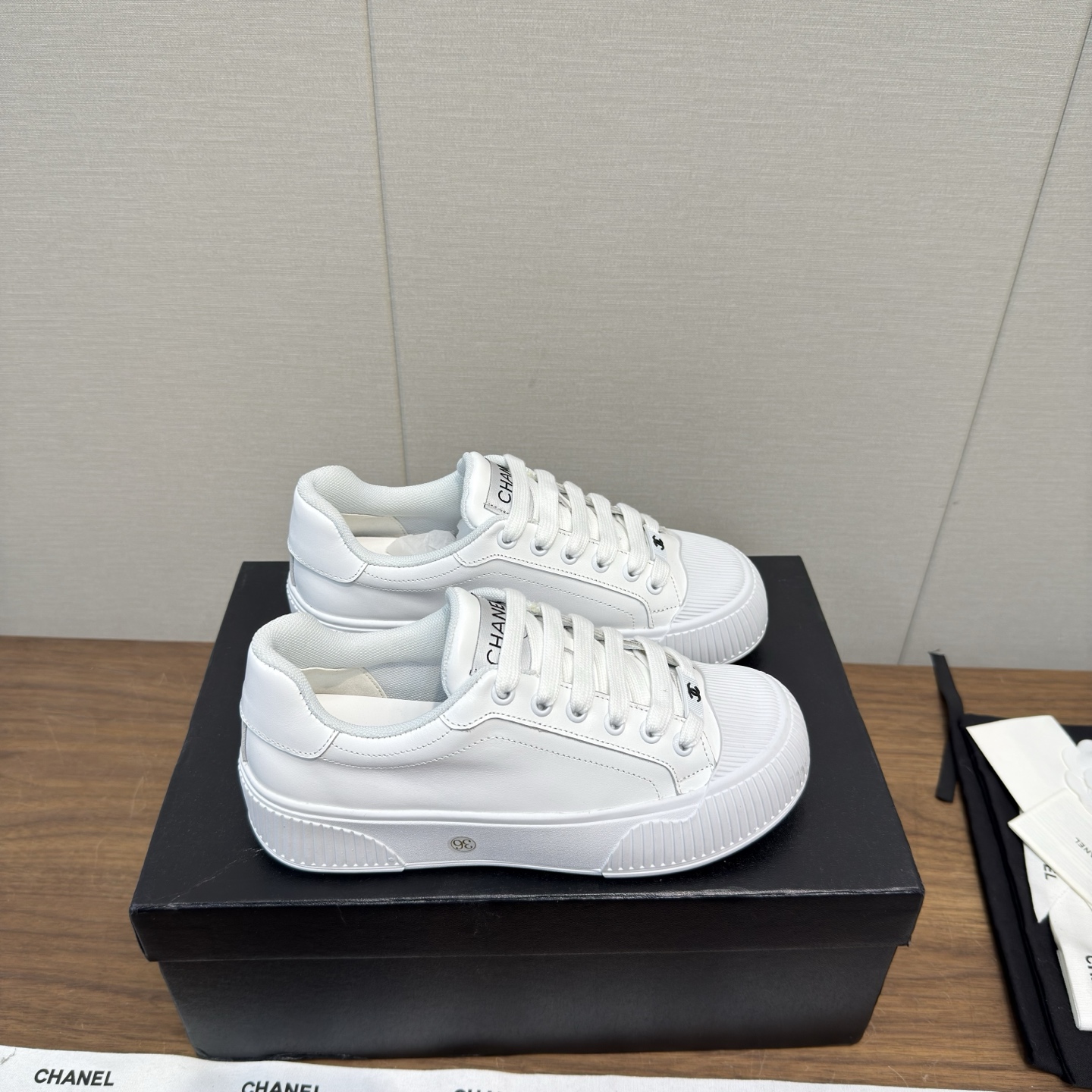 Chanel 샤넬 빅토 스니커즈