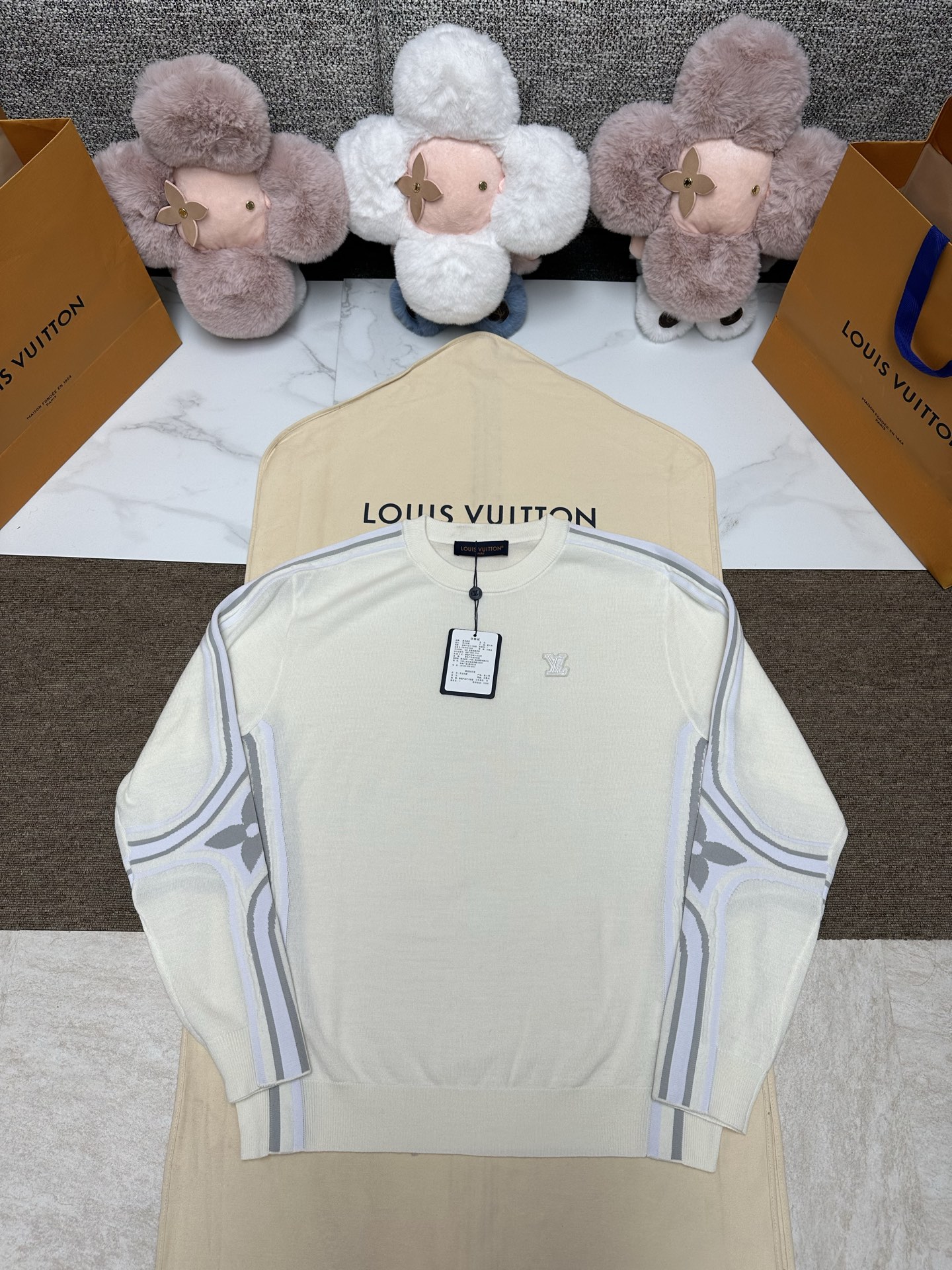 LV 루이비통 니트 라운드넥 의류