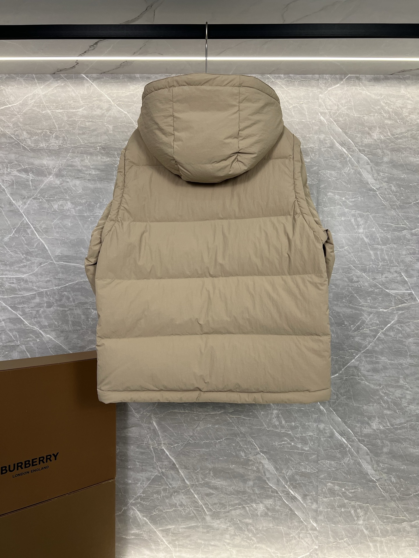 Burberry 버버리 탈부착 소매 2WAY 남녀공용 패딩 점퍼 의류