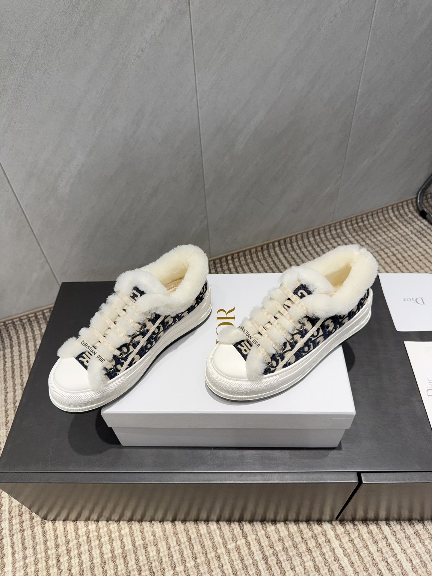 Dior CD 디올 모직 털 시어링 안감 스니커즈 신발