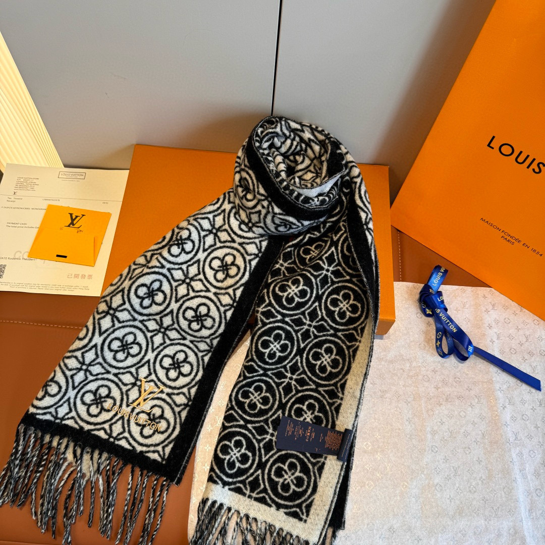 LV 루이비통 신상 양가죽 울 머플러 목도리