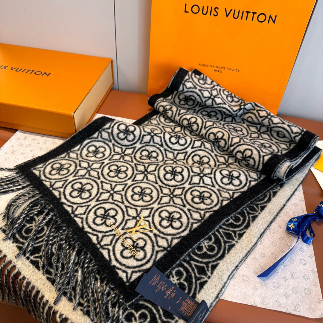 LV 루이비통 신상 양가죽 울 머플러 목도리