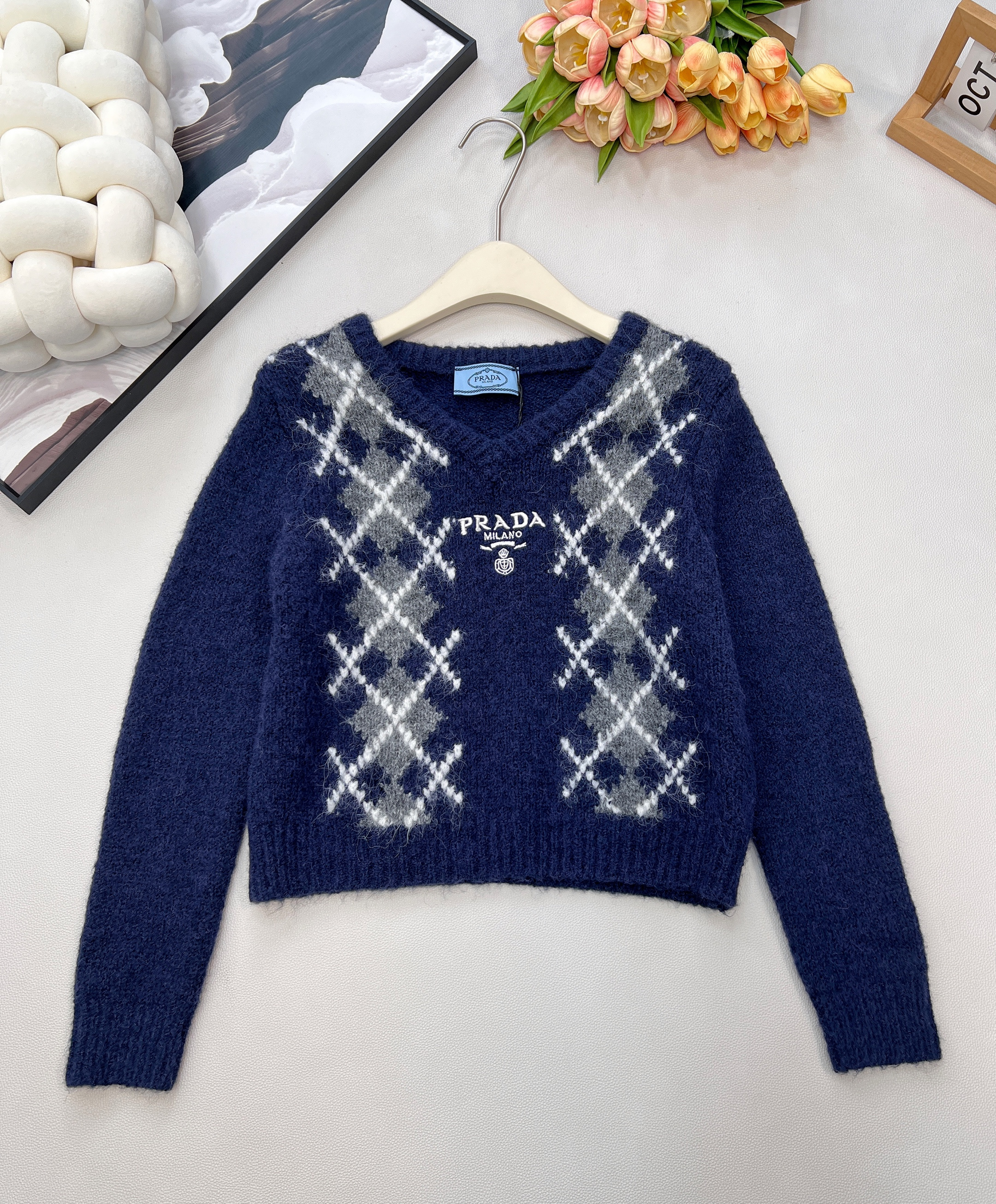 PRADA 프라다 컬러 블록 마름모꼴 자수 V넥 니트 스웨터 의류