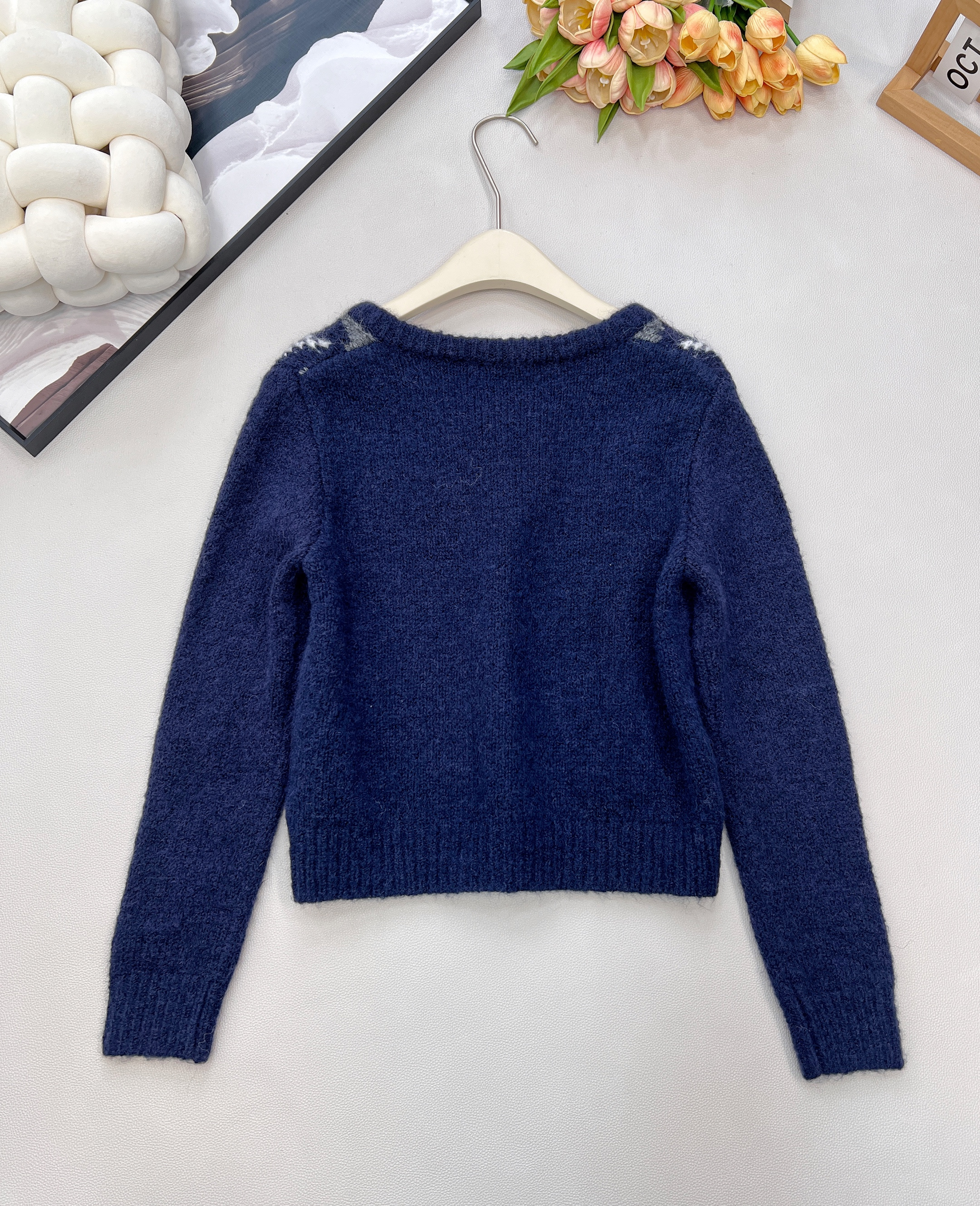 PRADA 프라다 컬러 블록 마름모꼴 자수 V넥 니트 스웨터 의류