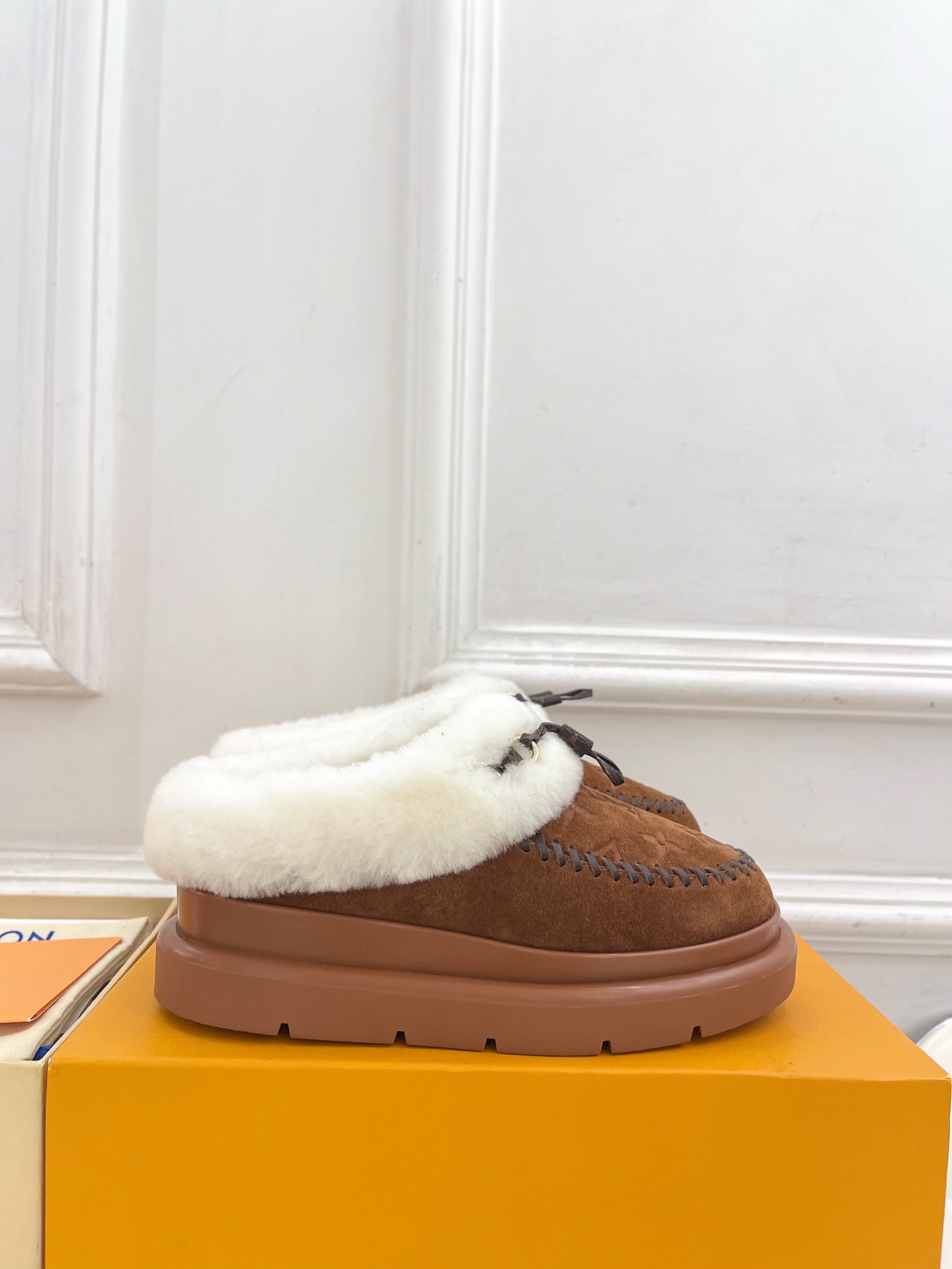 LV 루이비통 CORTINA (코르티나) 압화 털 슬리퍼 로퍼 신발