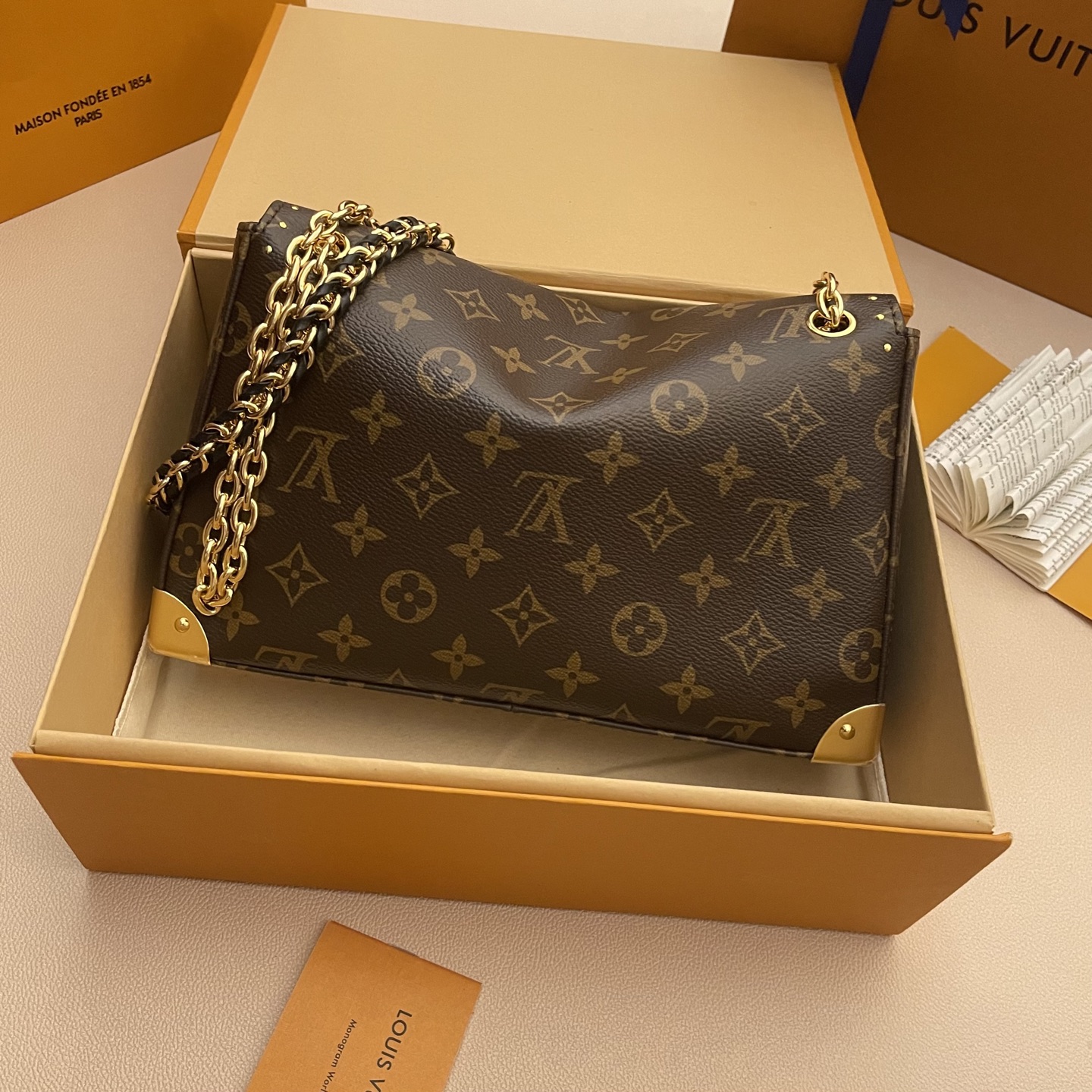 LV 루이비통 TRUNKIE 메신저백 숄더백 가방 미디움