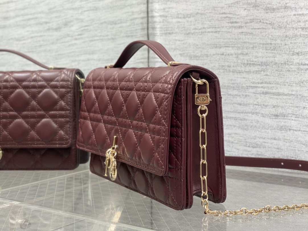 Dior CD 디올 중형 미디움 진주 체인 클러치백 가방