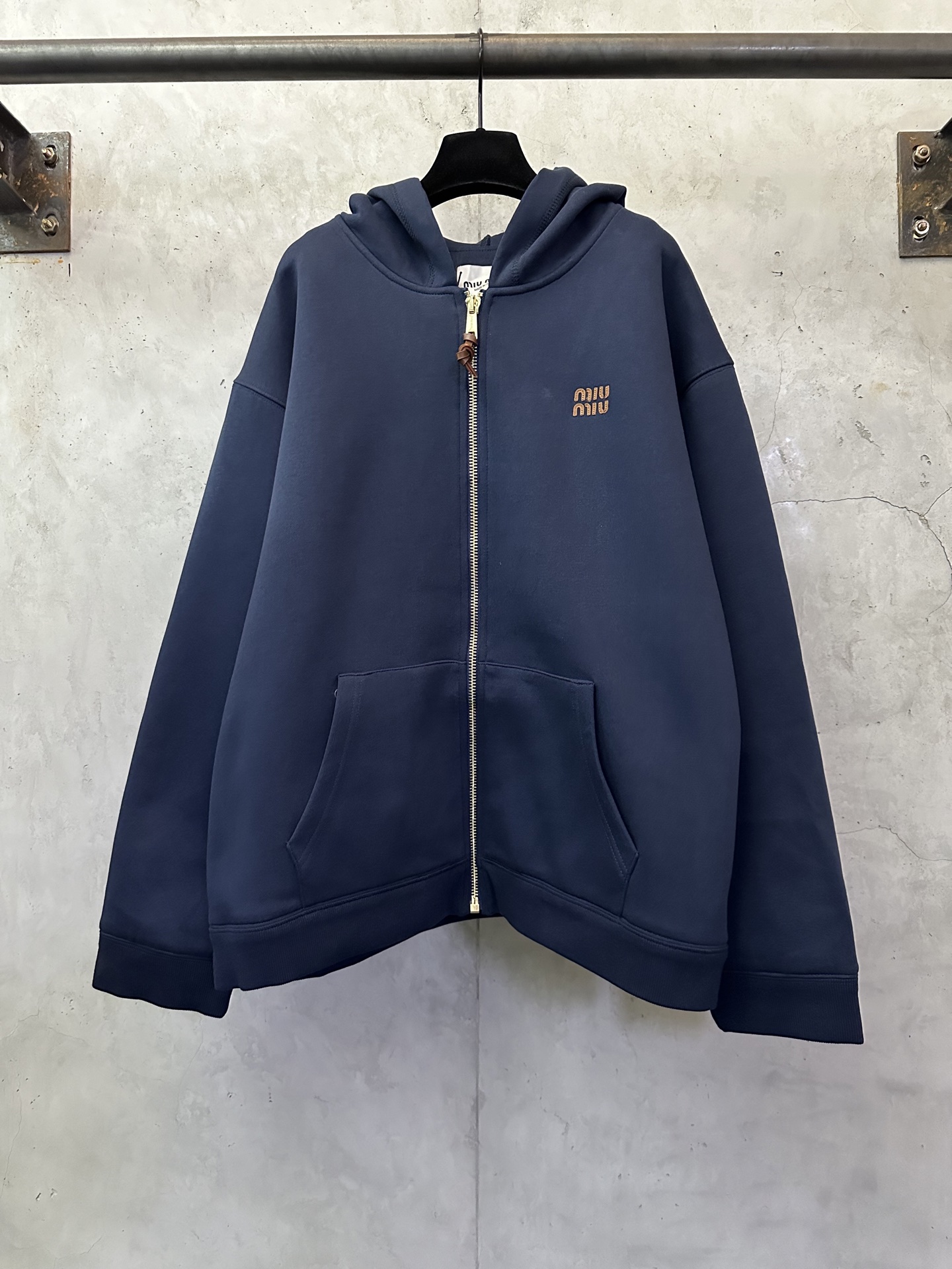 miumiu 미우미우 소가죽 라벨 자수 지퍼 후드 집업 자켓 의류