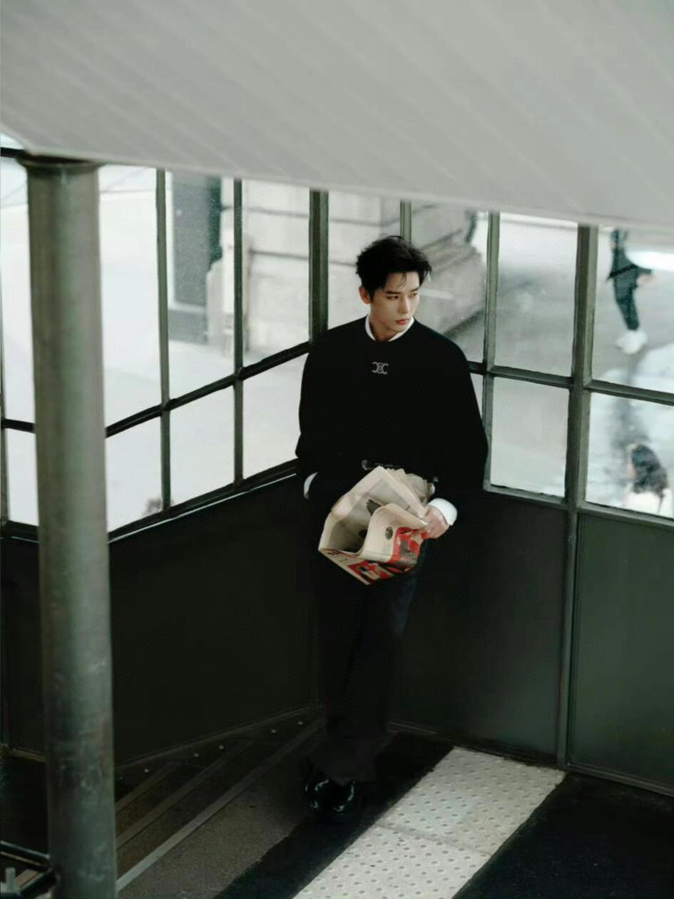 CELINE 셀린느 아치 로고 자카드 니트 스웨터 의류