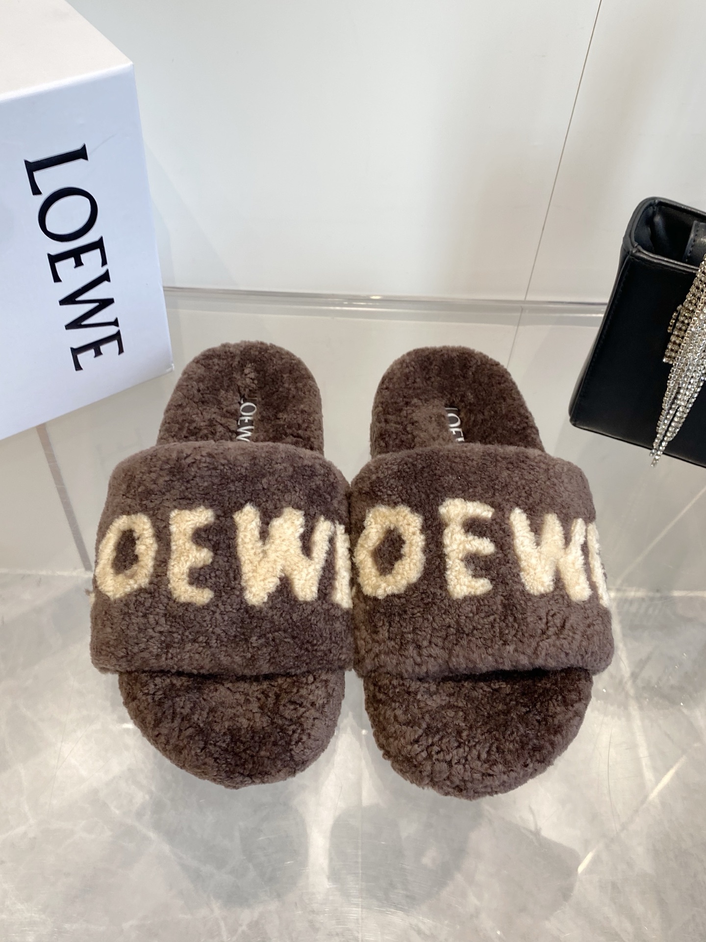 LOEWE 로에베 레터링 퍼 슬리퍼 신발