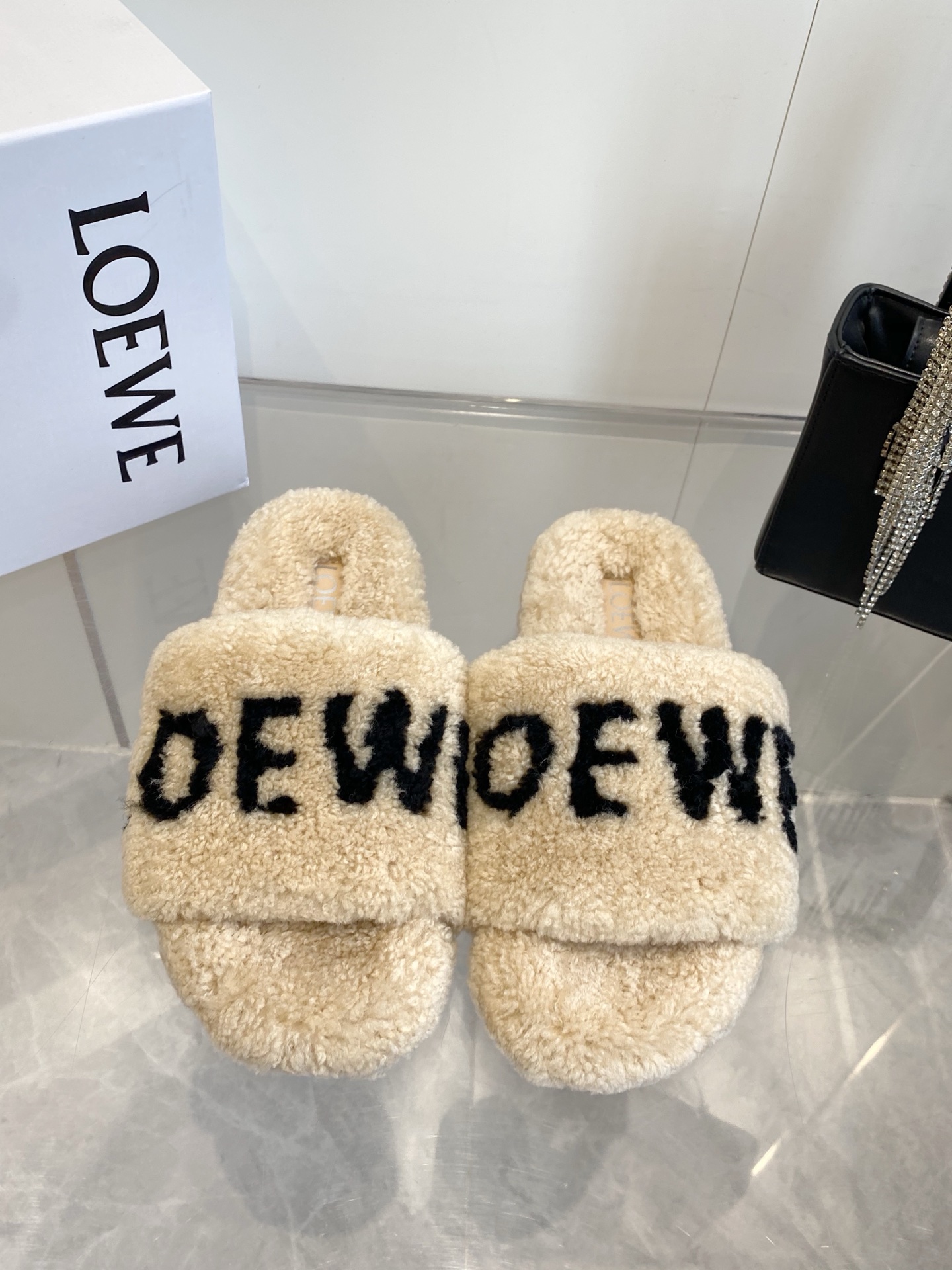 LOEWE 로에베 레터링 퍼 슬리퍼 신발