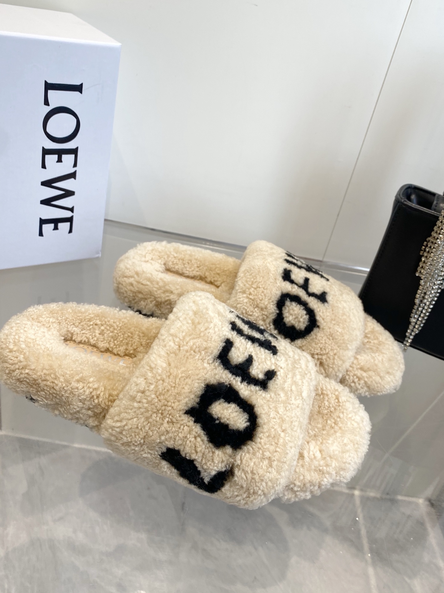 LOEWE 로에베 레터링 퍼 슬리퍼 신발
