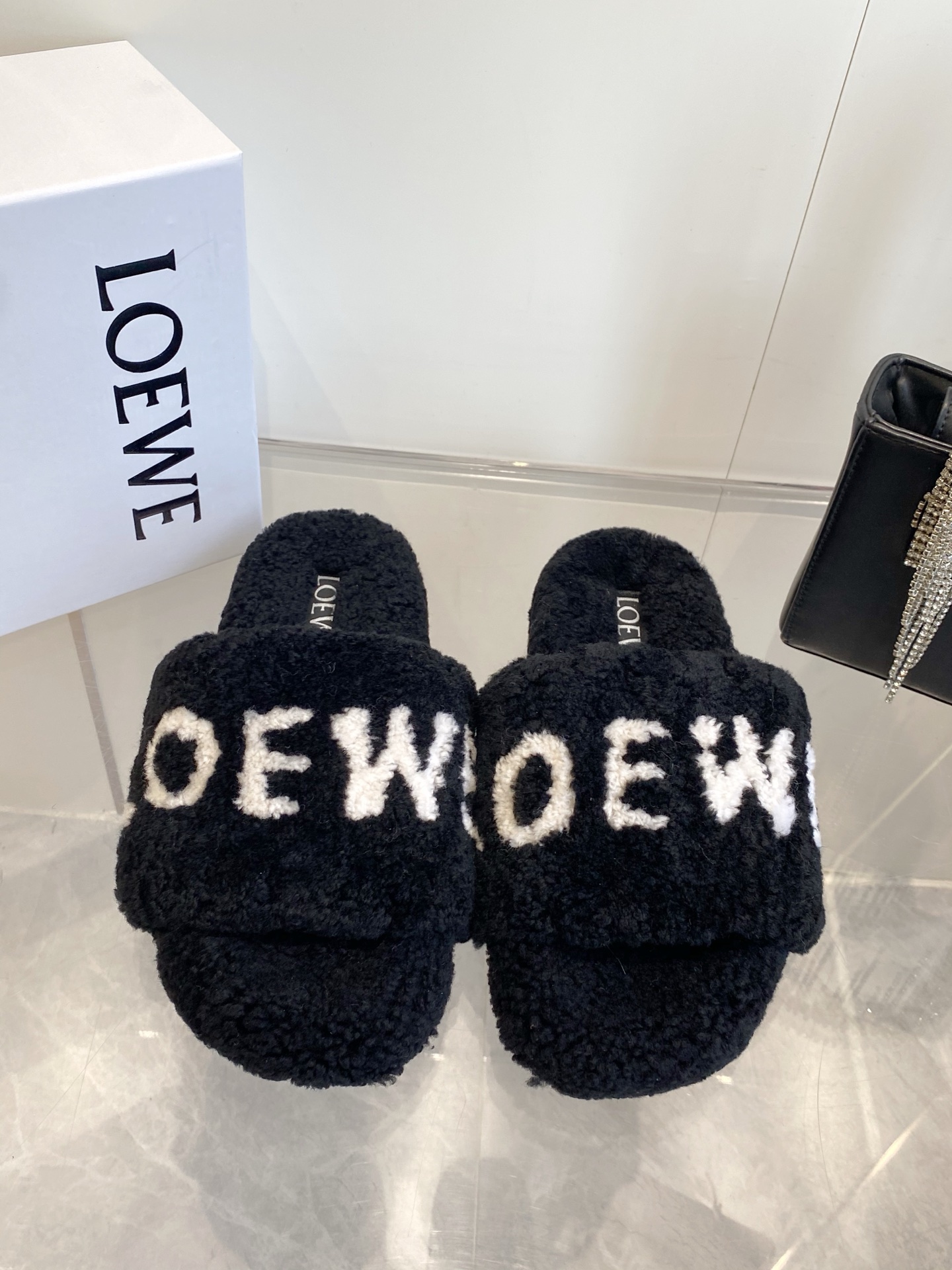 LOEWE 로에베 레터링 퍼 슬리퍼 신발