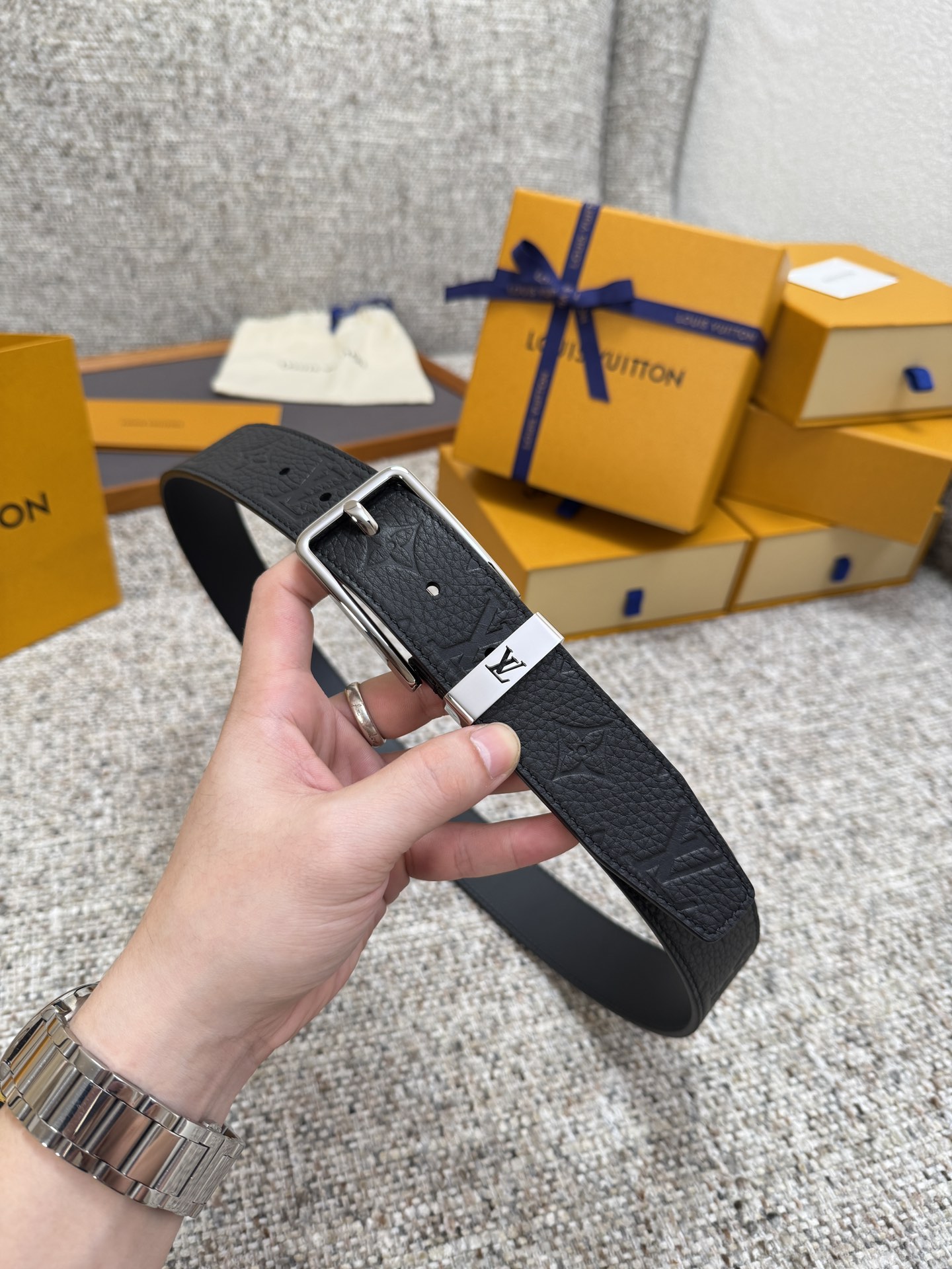 LV PONT NEUF Taurillon 루이비통 남성 벨트