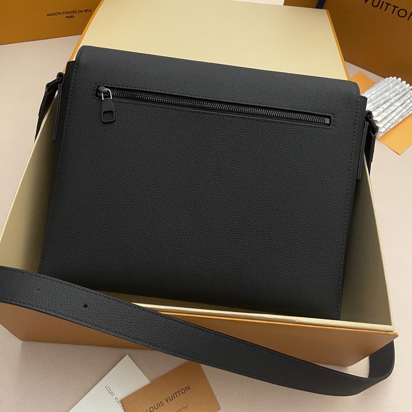 LV Avenue 루이비통 슬링백 PM (에어로그램) 가방