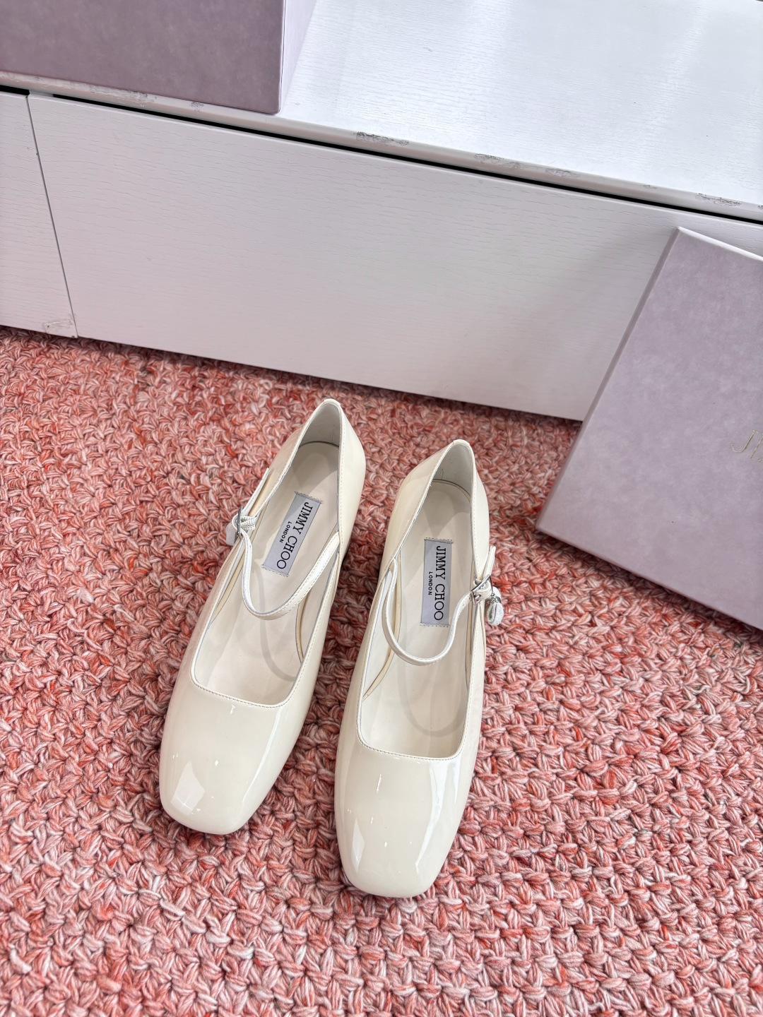 지미추(Jimmy Choo) 플라워 펌프스 구두 신발