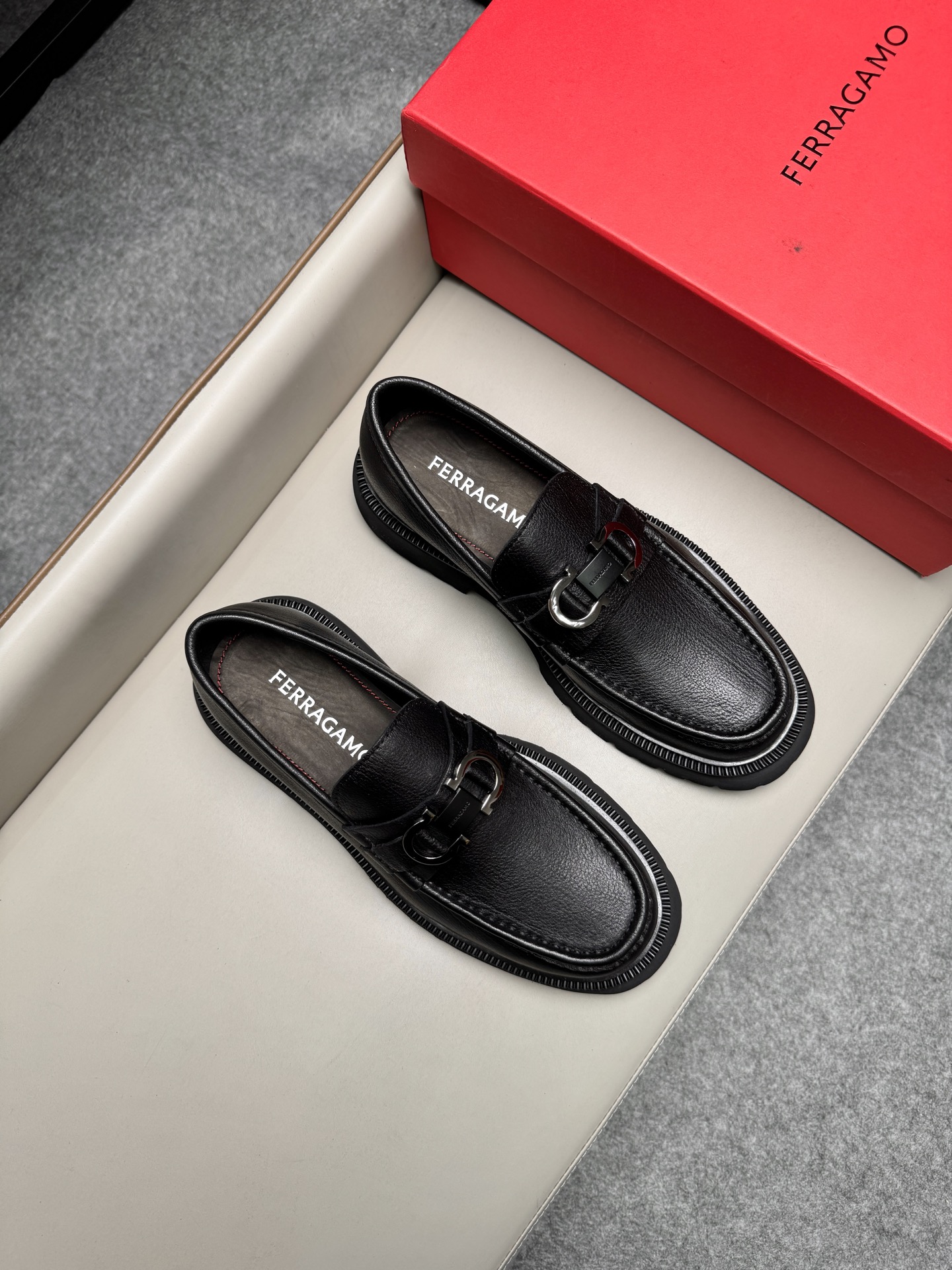 페라가모(Ferragamo) 비즈니스 드레스 슈즈 로퍼 구두 신발 1B12242