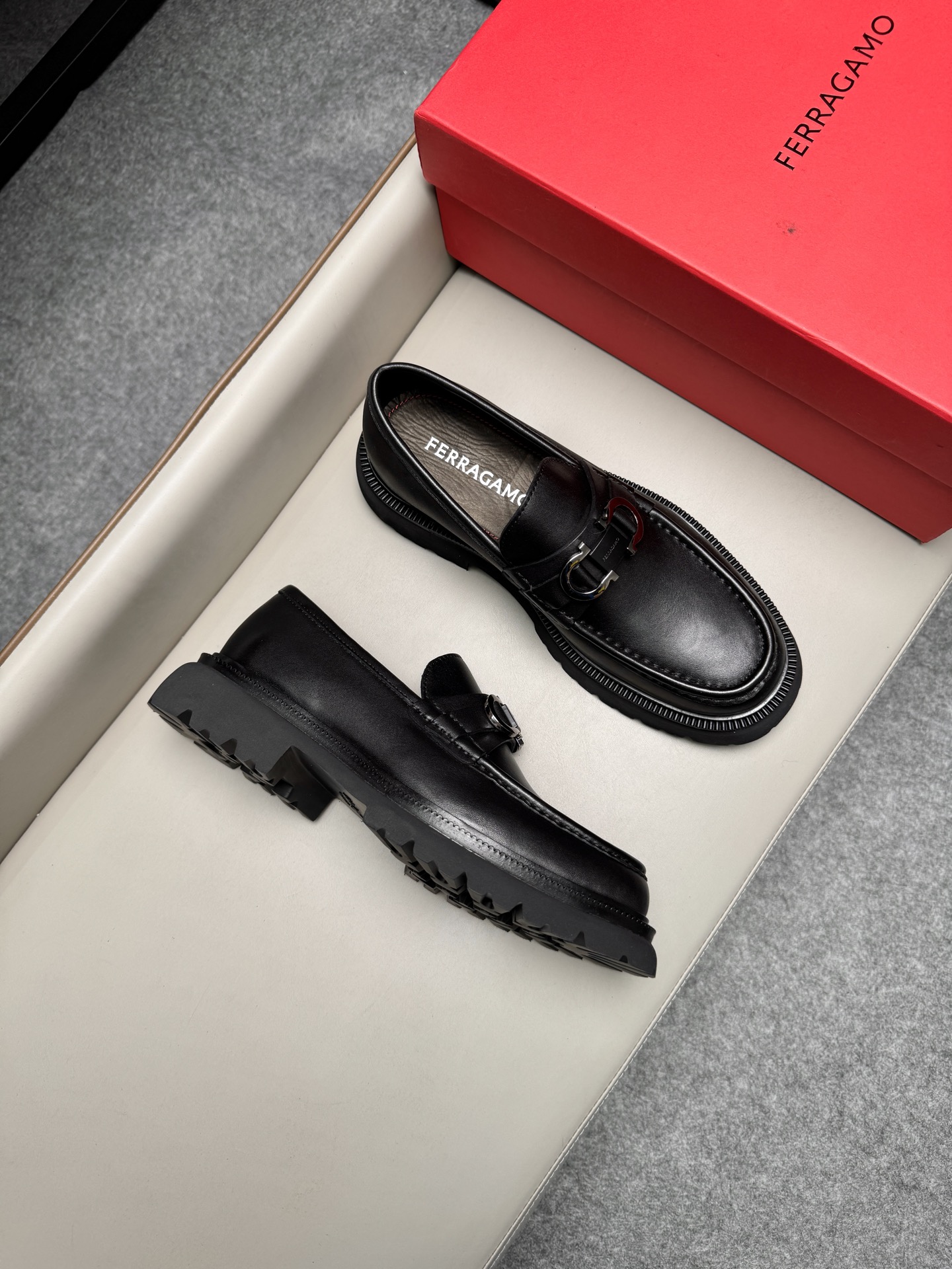 페라가모(Ferragamo) 비즈니스 드레스 슈즈 로퍼 구두 신발 1B12242