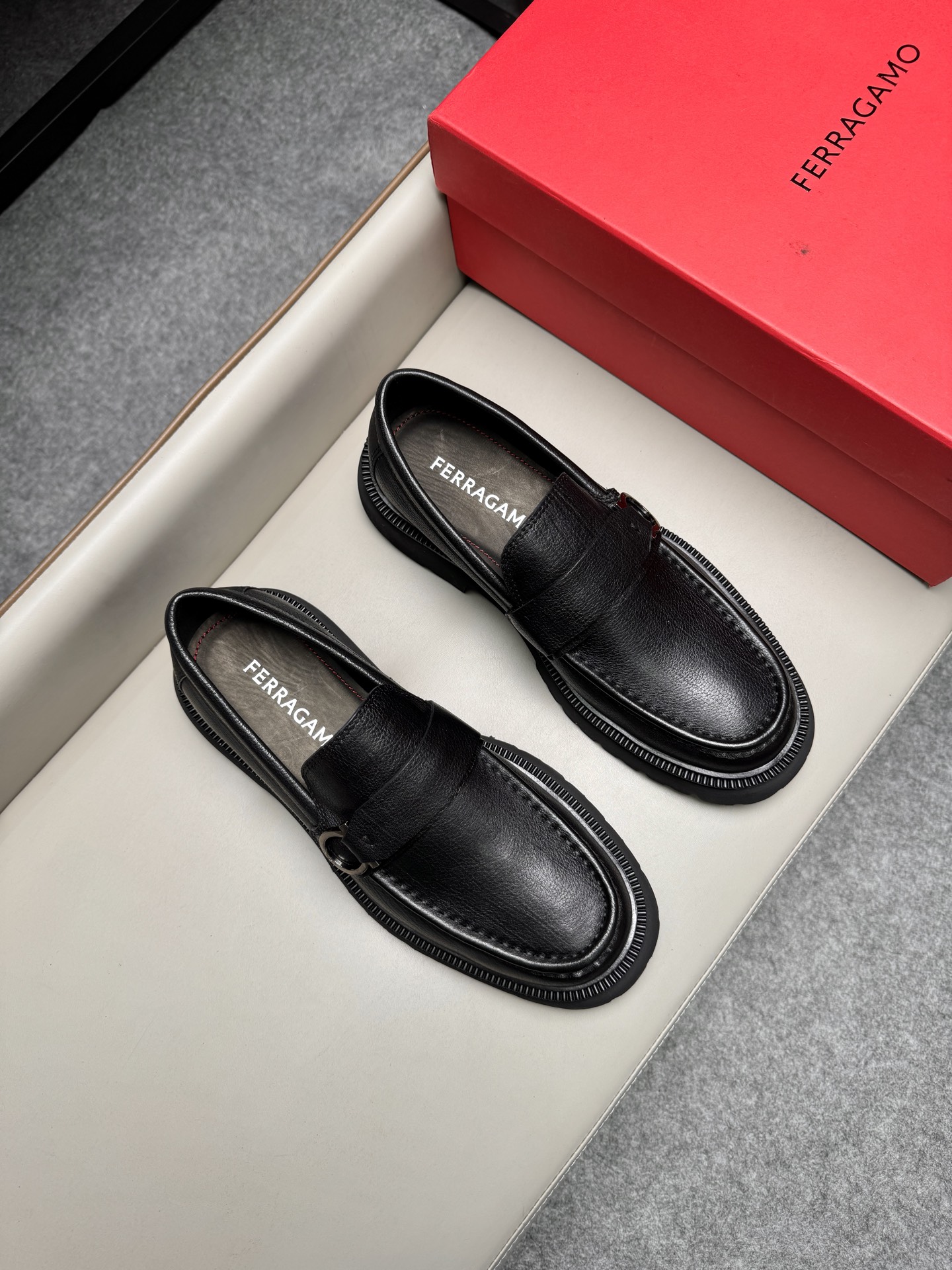 페라가모(Ferragamo) 비즈니스 드레스 슈즈 로퍼 구두 신발 1B12242